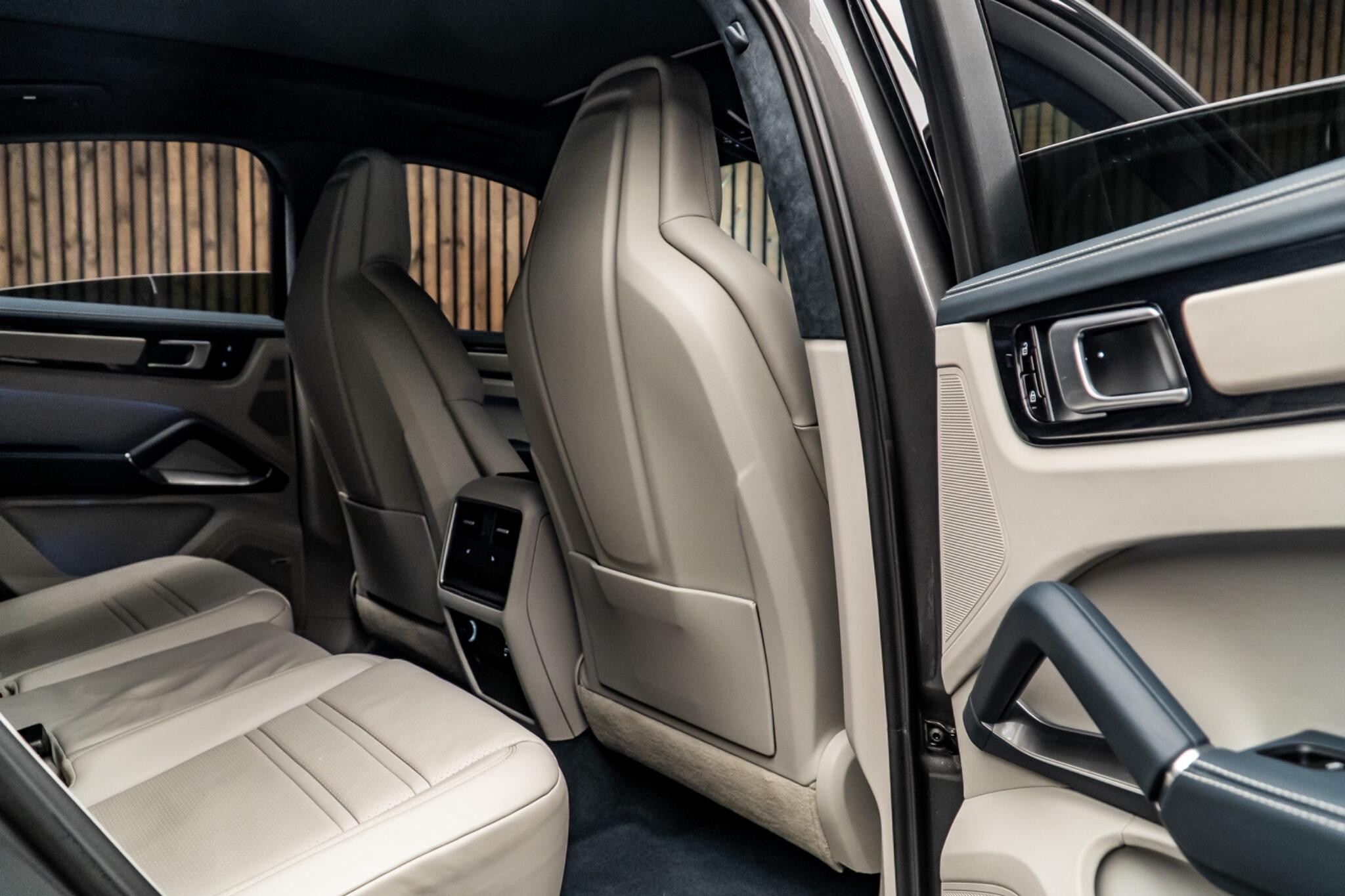 Porsche Cayenne view 44