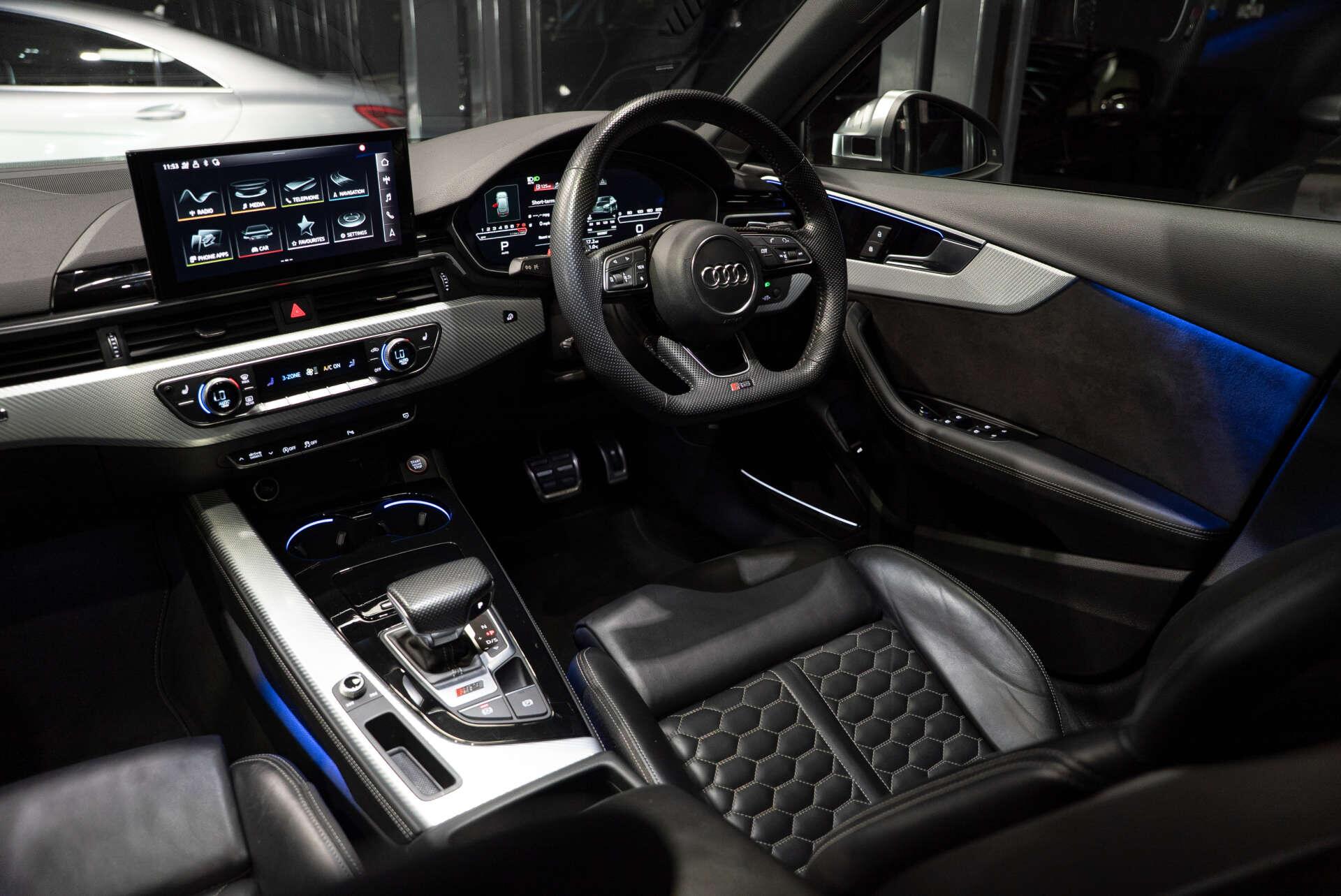 Audi RS4 Avant view 20
