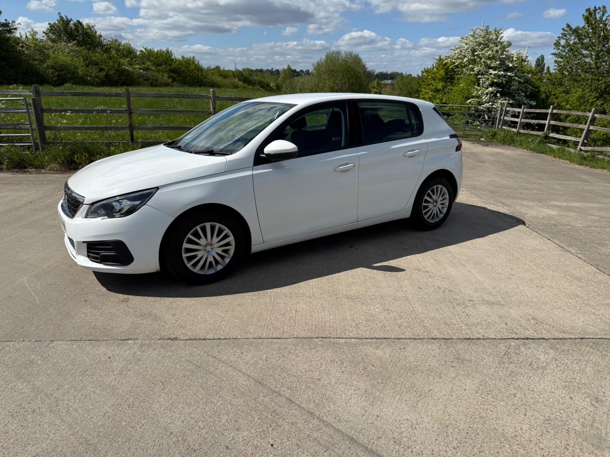 Peugeot 308 1.2 PureTech Access Euro 6 (s/s) 5dr — photo 10 of 100