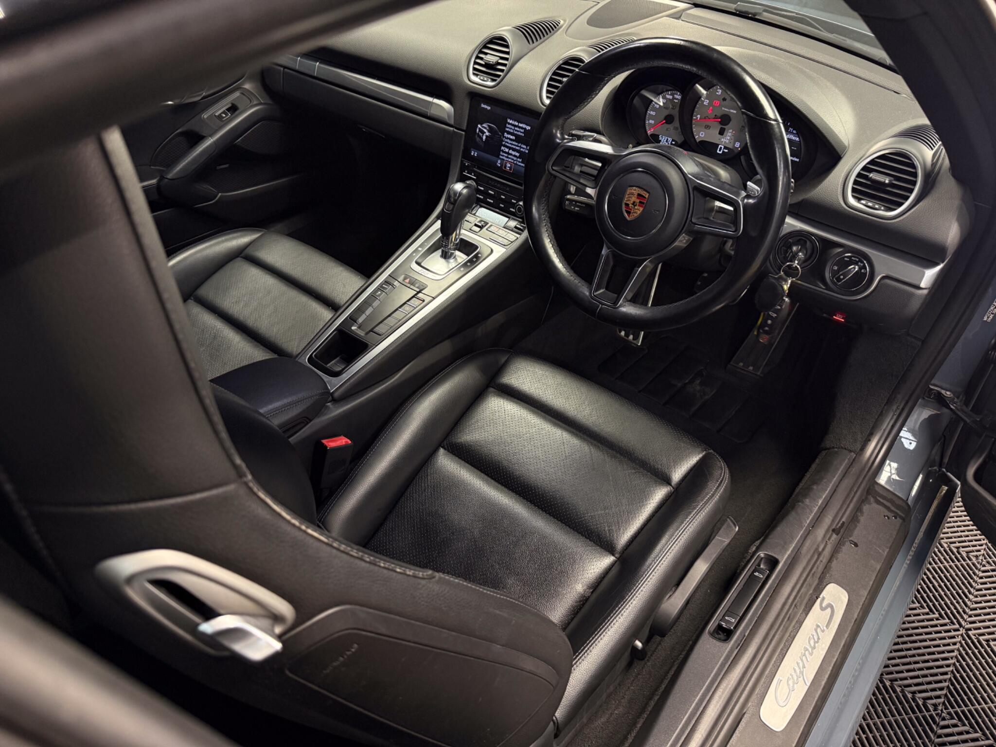 Porsche Cayman view 25