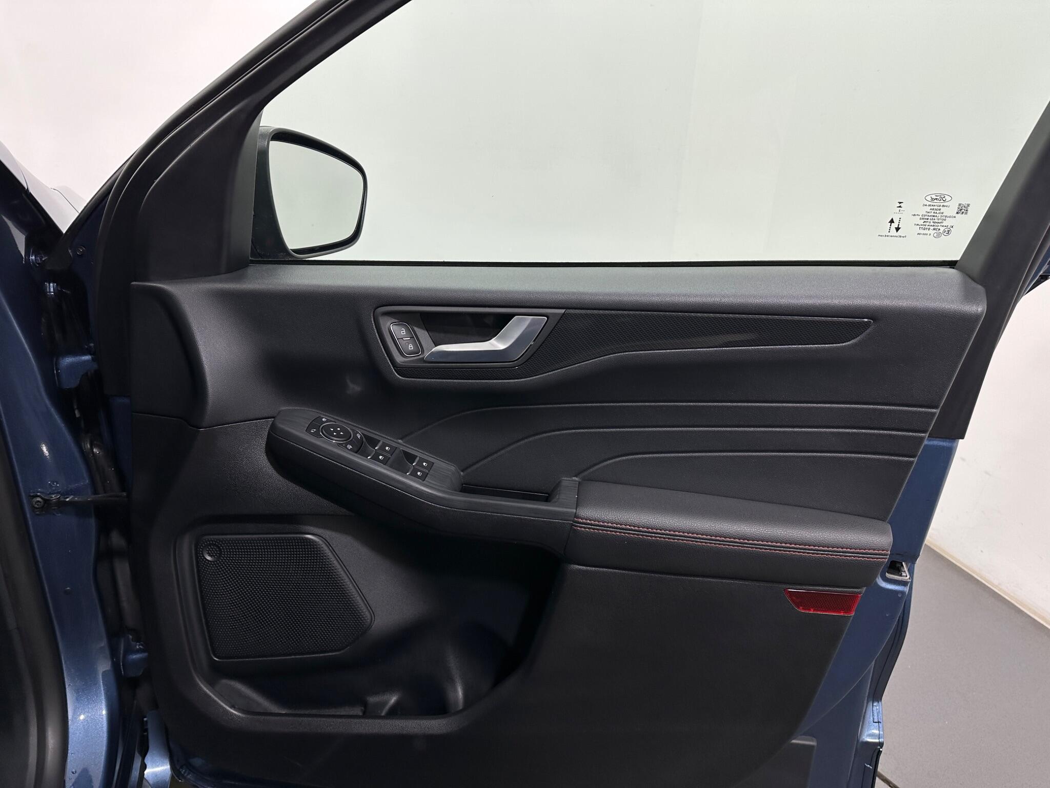 Ford Kuga view 34