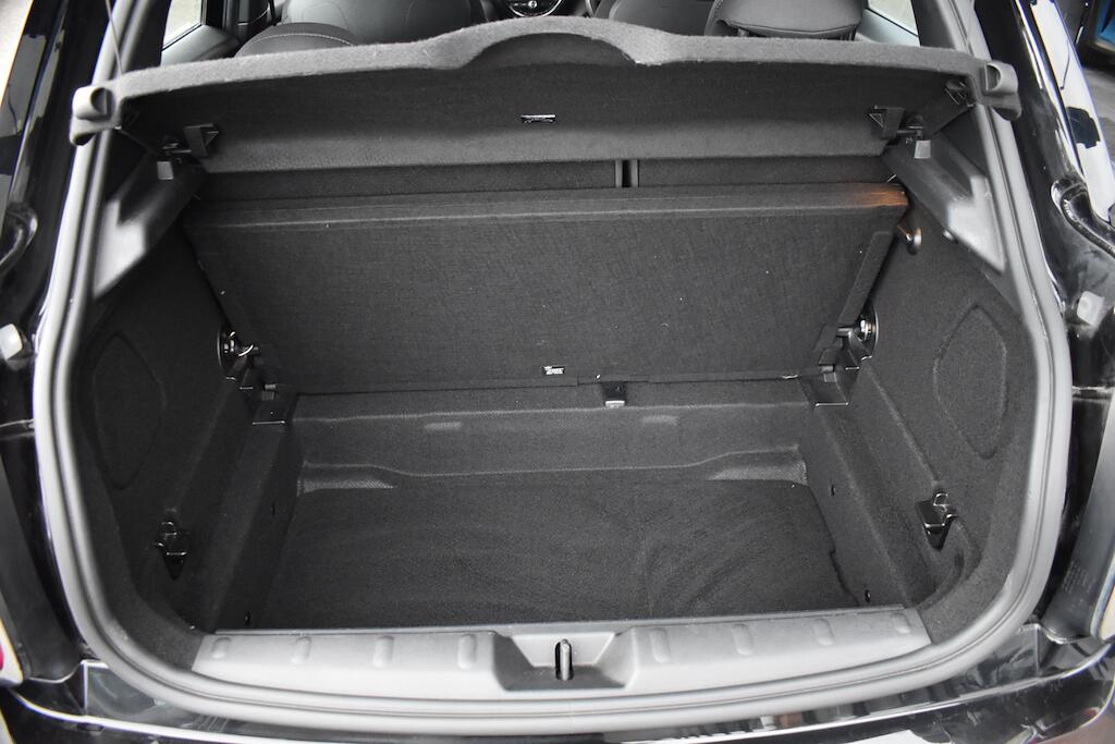 Mini Hatch view 42