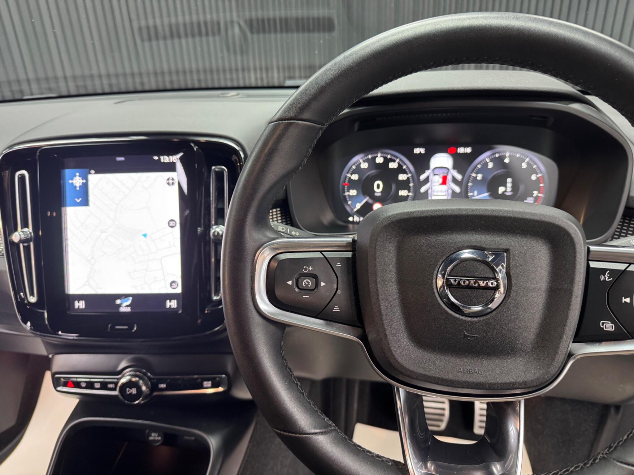 Volvo XC40 view 35