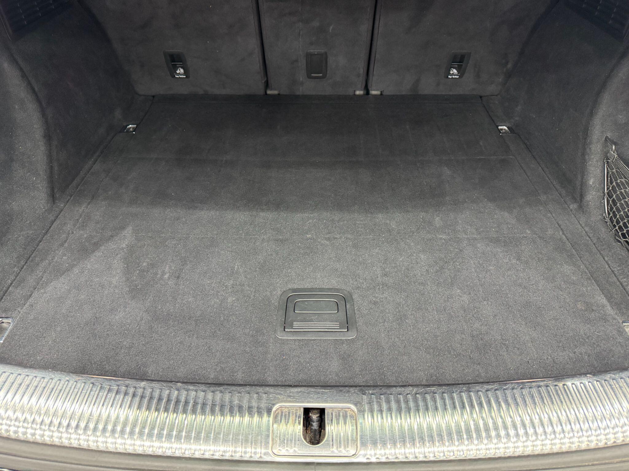 Audi SQ5 view 53