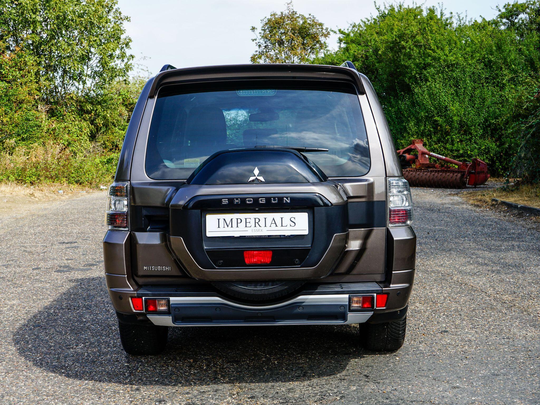 Mitsubishi Shogun view 10