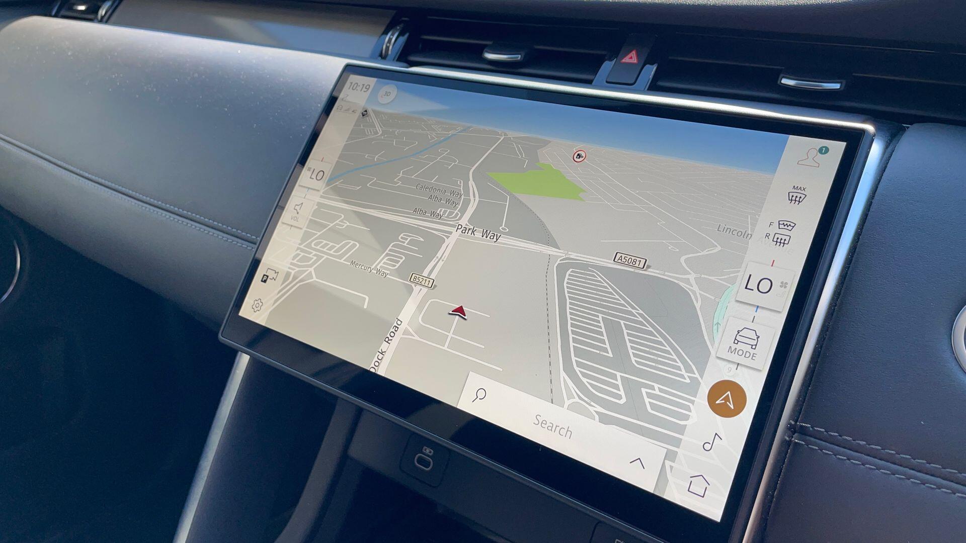 Land Rover Discovery Sport view 11