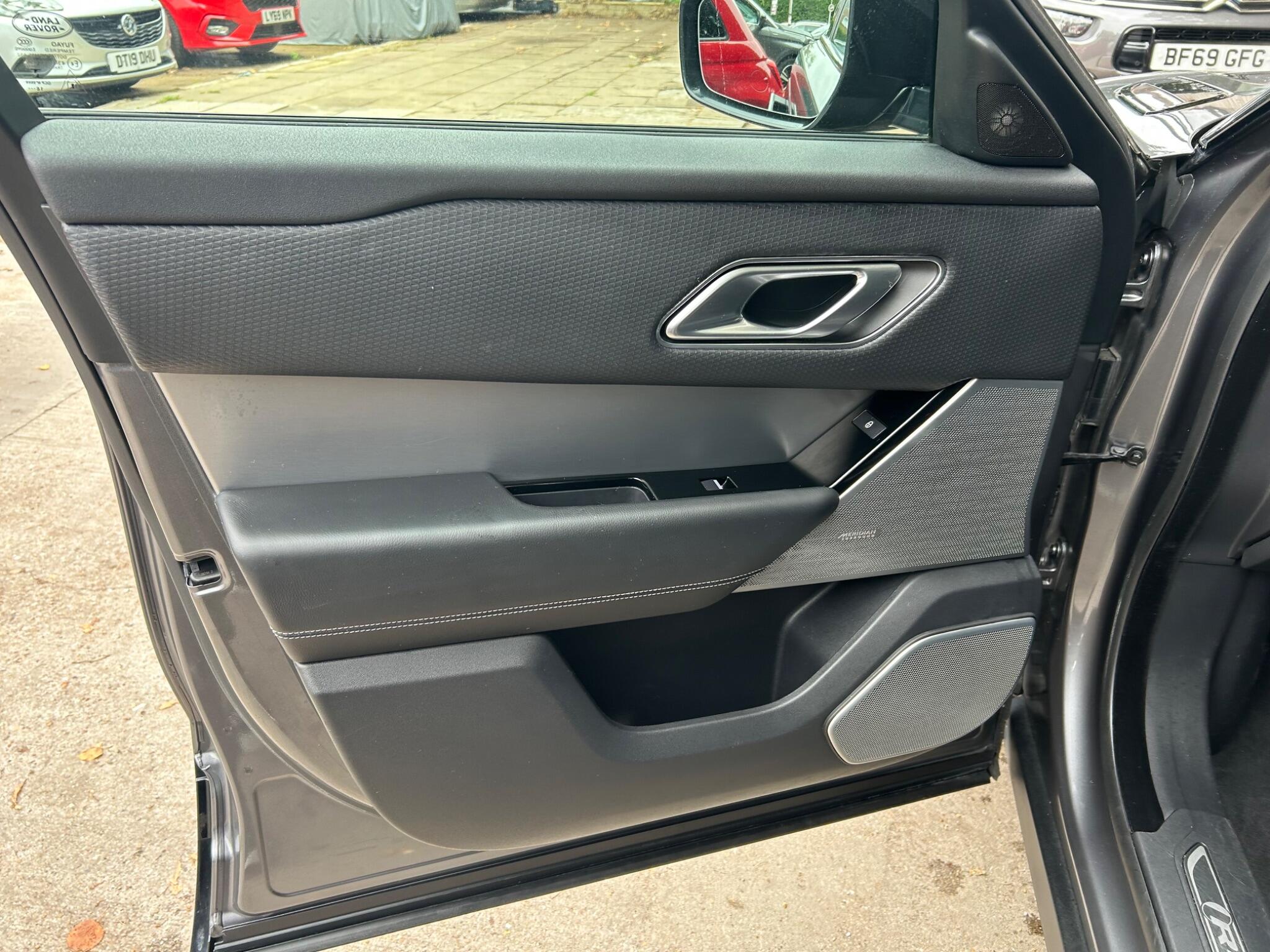 Land Rover Range Rover Velar view 36