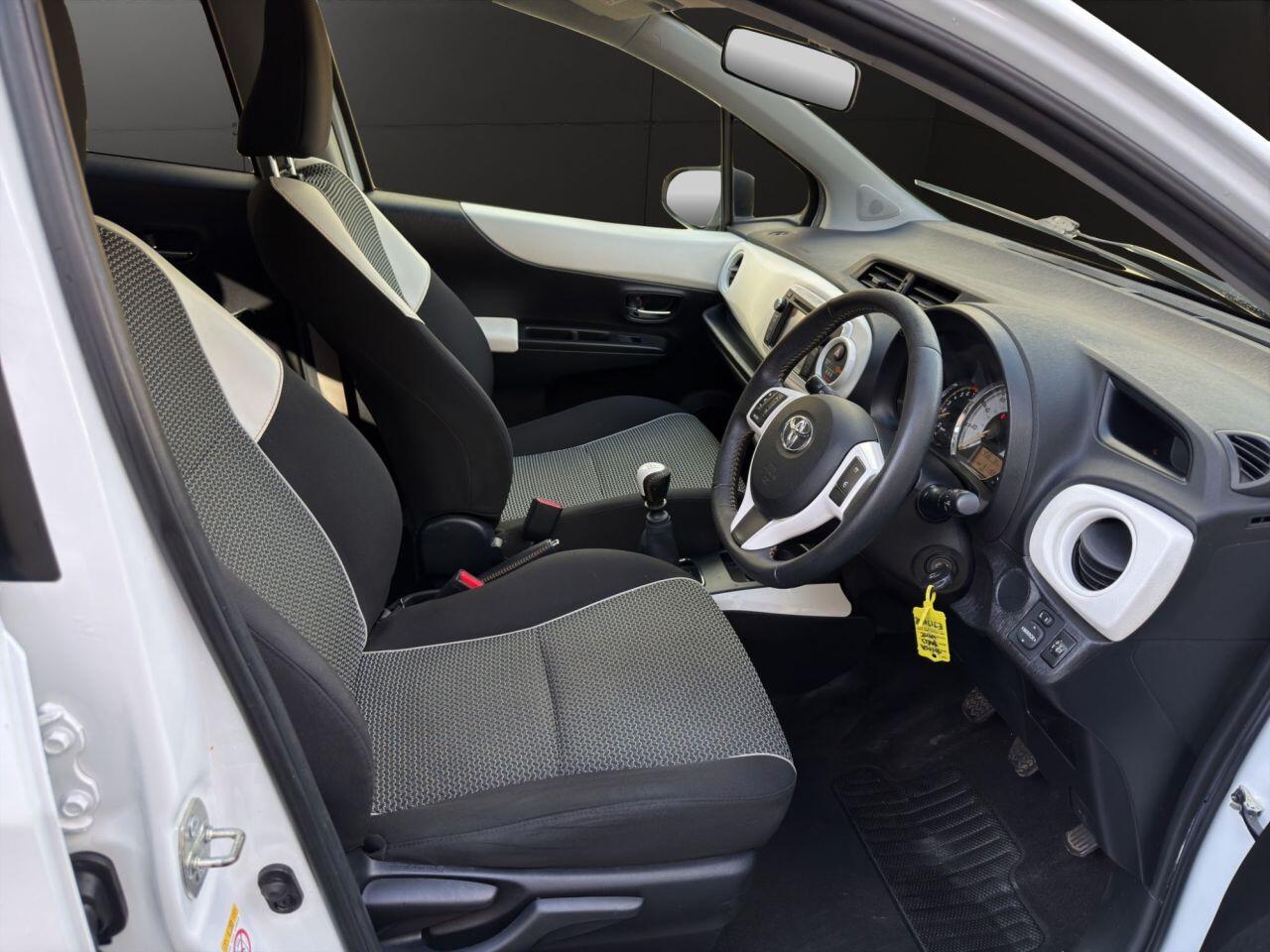 Toyota Yaris view 11