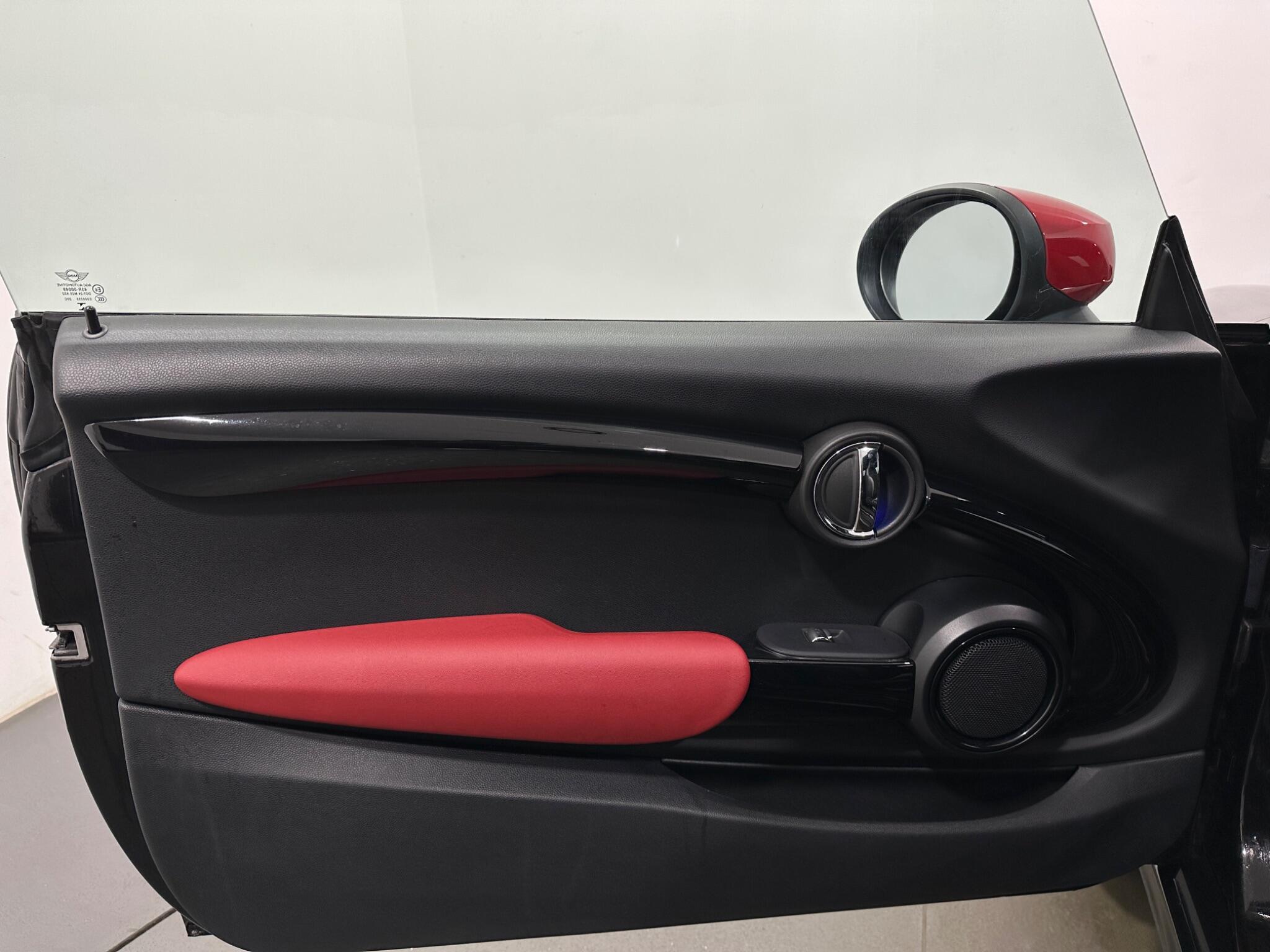 Mini Hatch view 38
