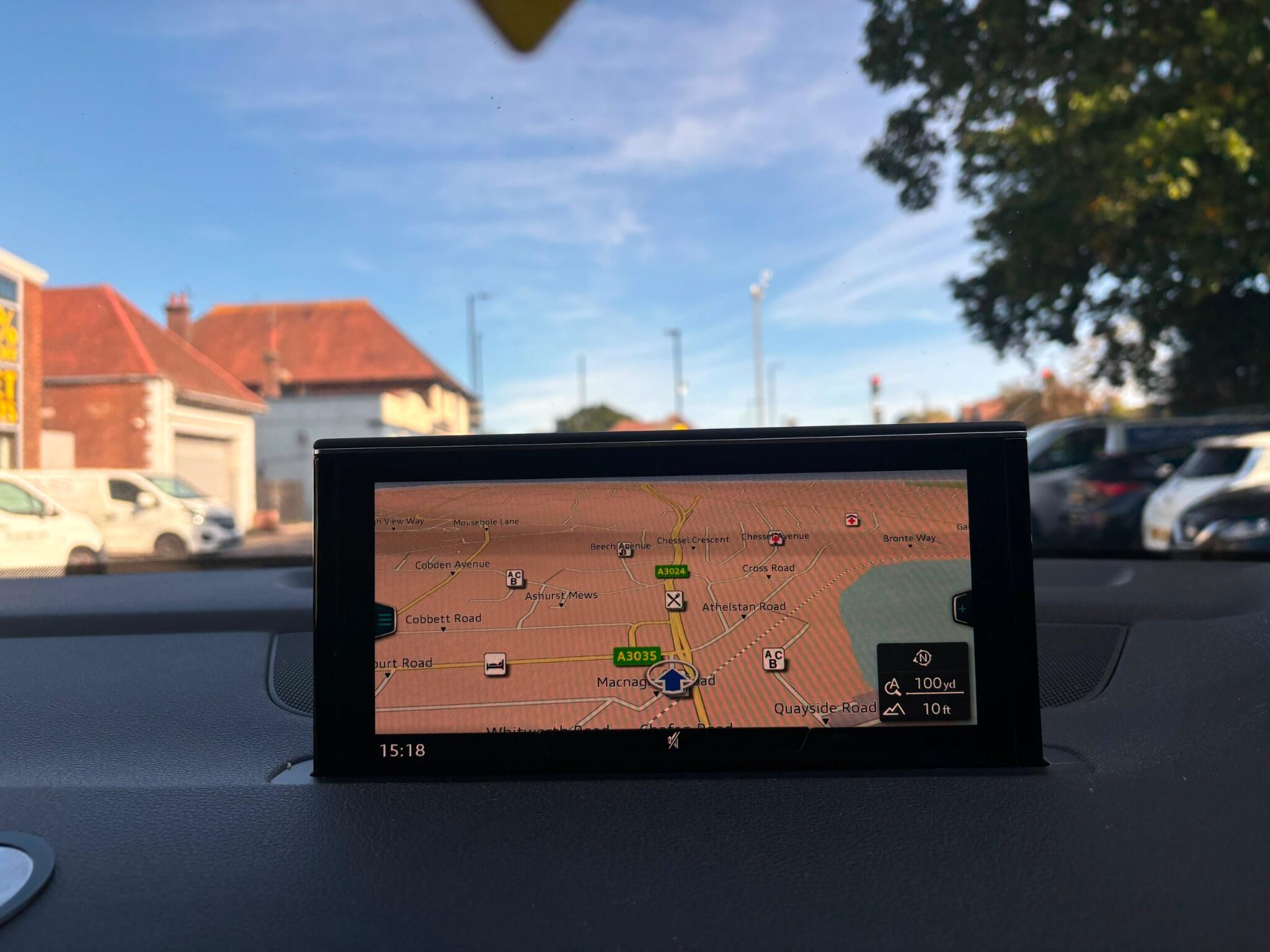 Audi Q7 view 11