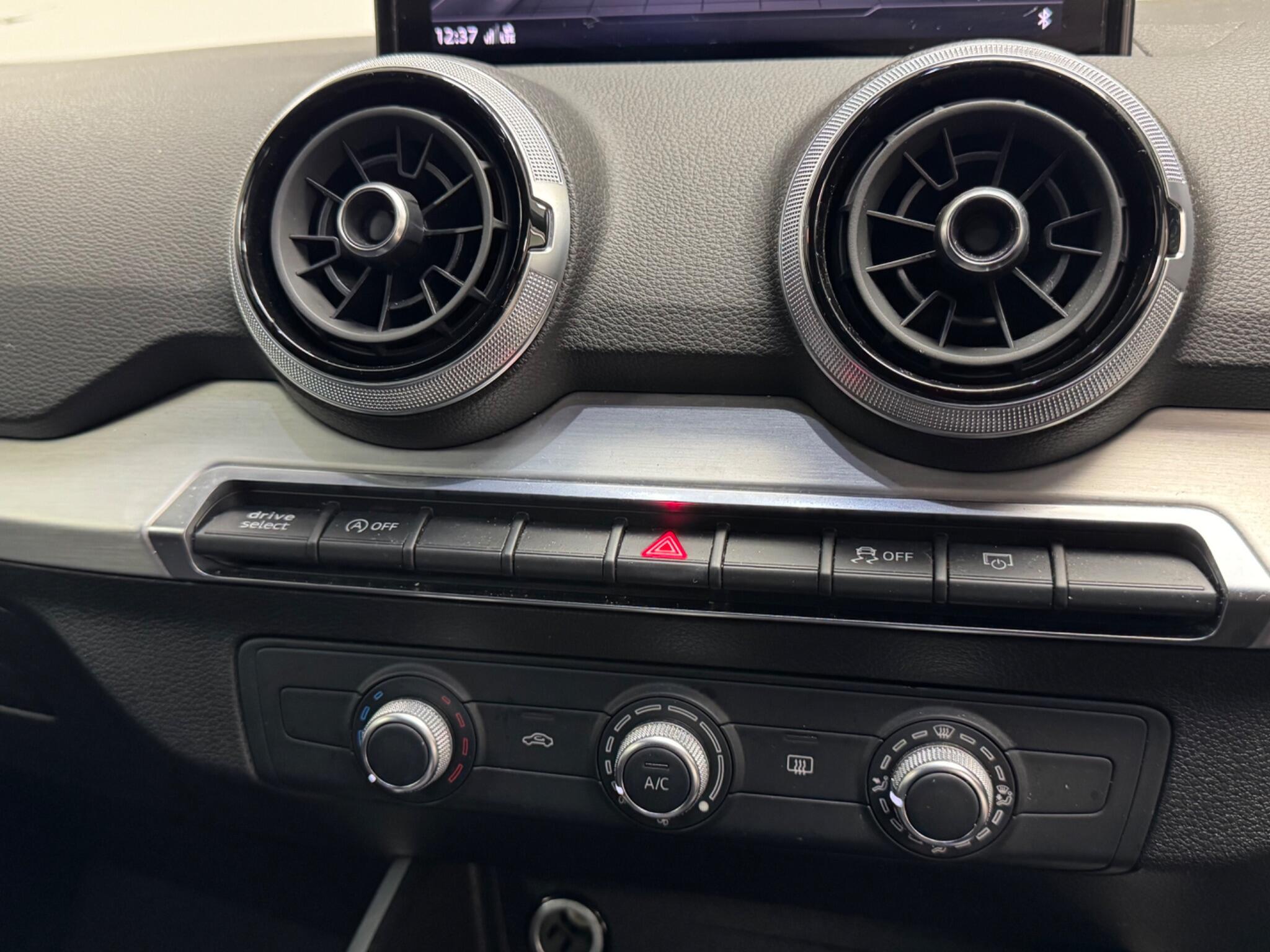 Audi Q2 view 26