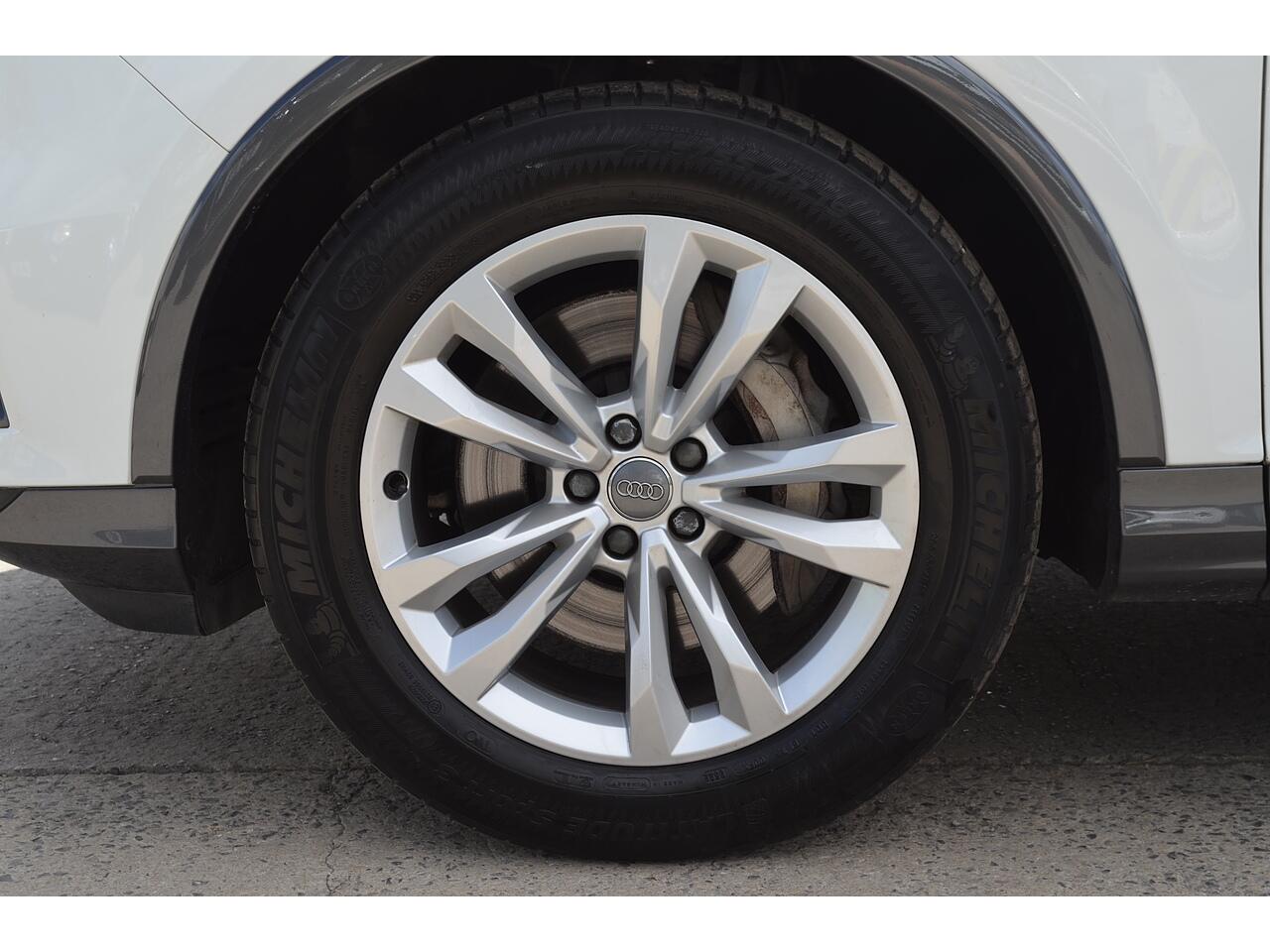 Audi Q7 view 39