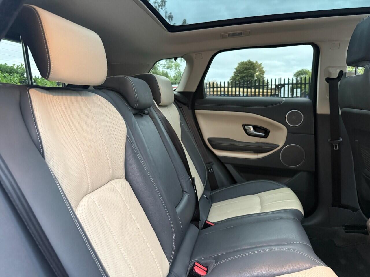 Land Rover Range Rover Evoque view 32