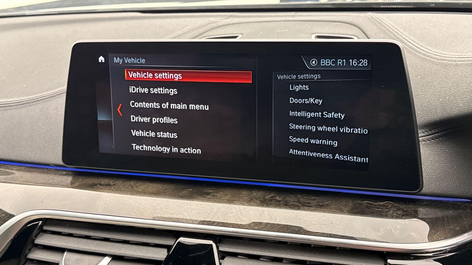 BMW 5 Series view 30