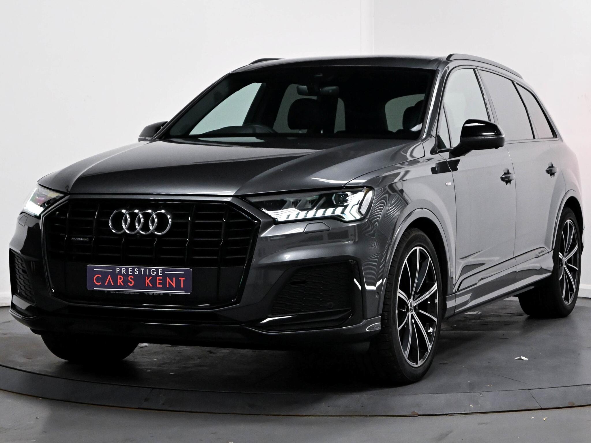 Audi Q7 view 6