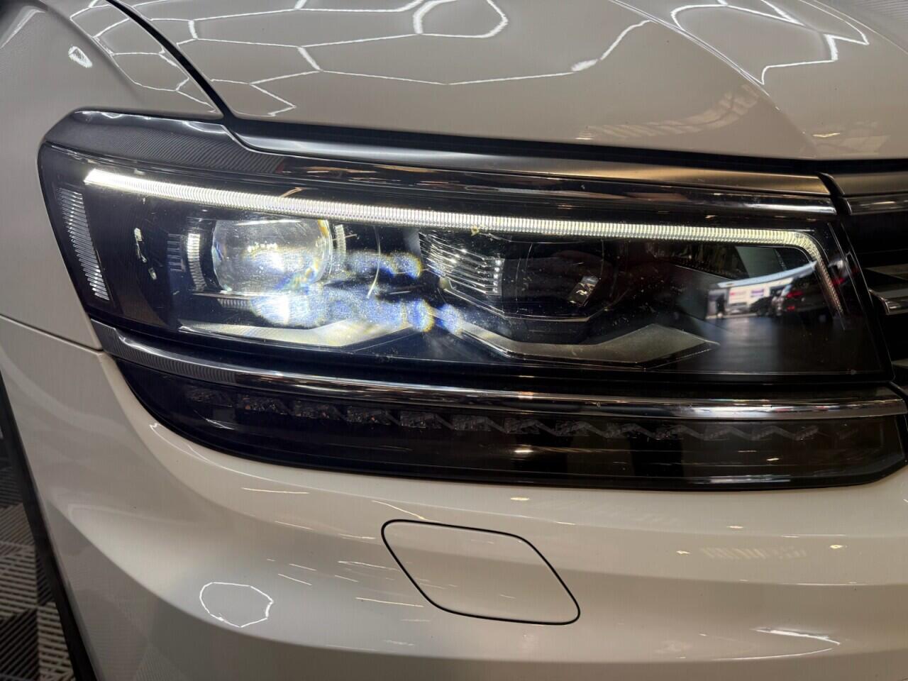 Volkswagen Tiguan view 3