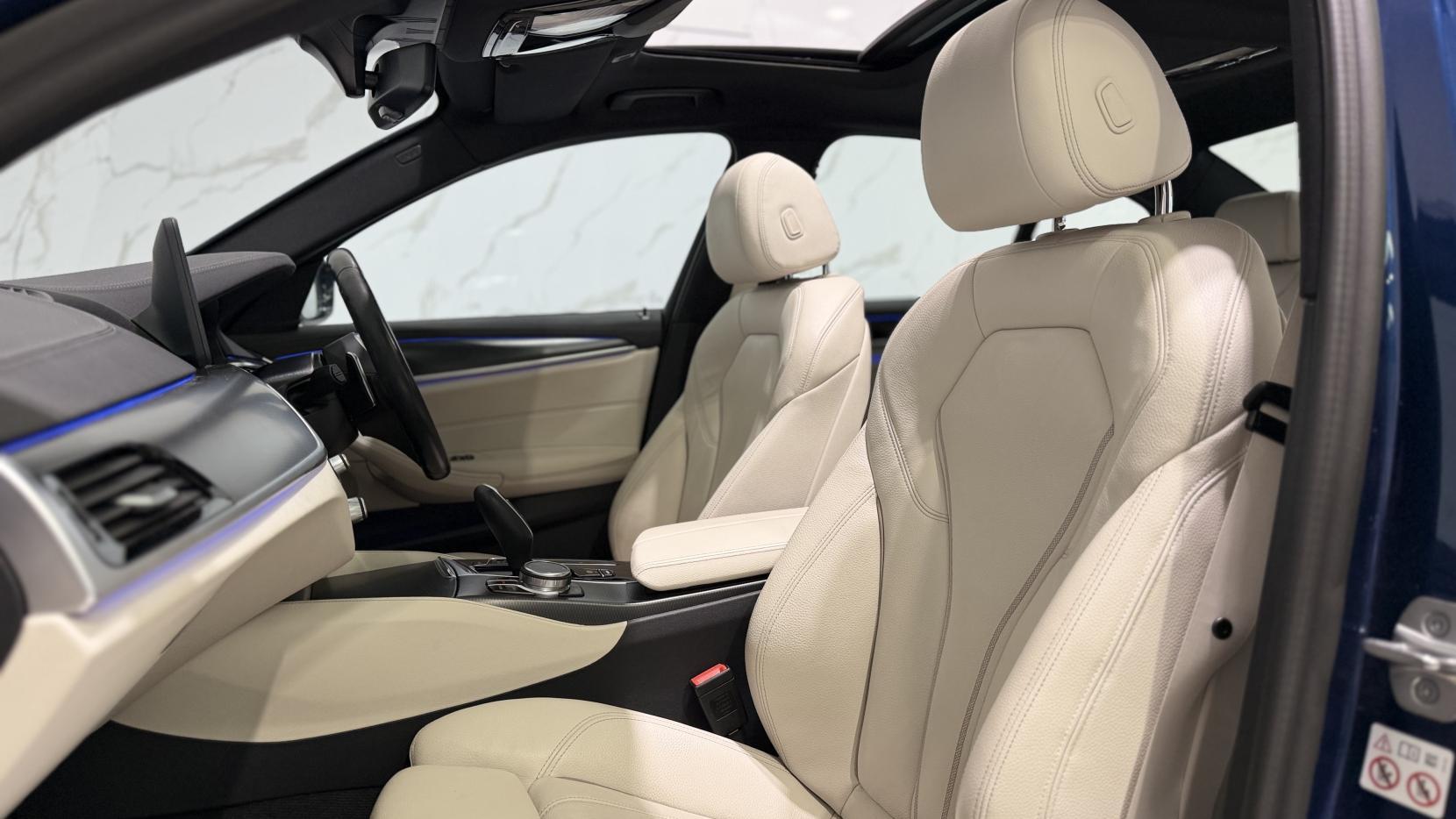 BMW 5 Series view 10