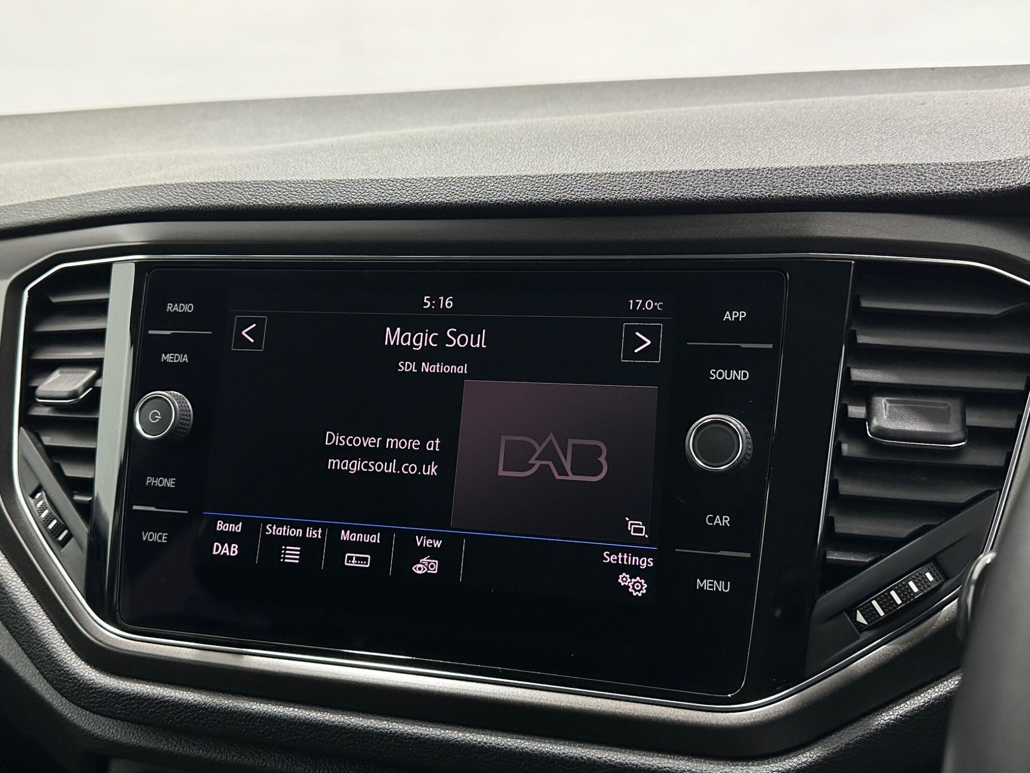 Volkswagen T-Roc view 25