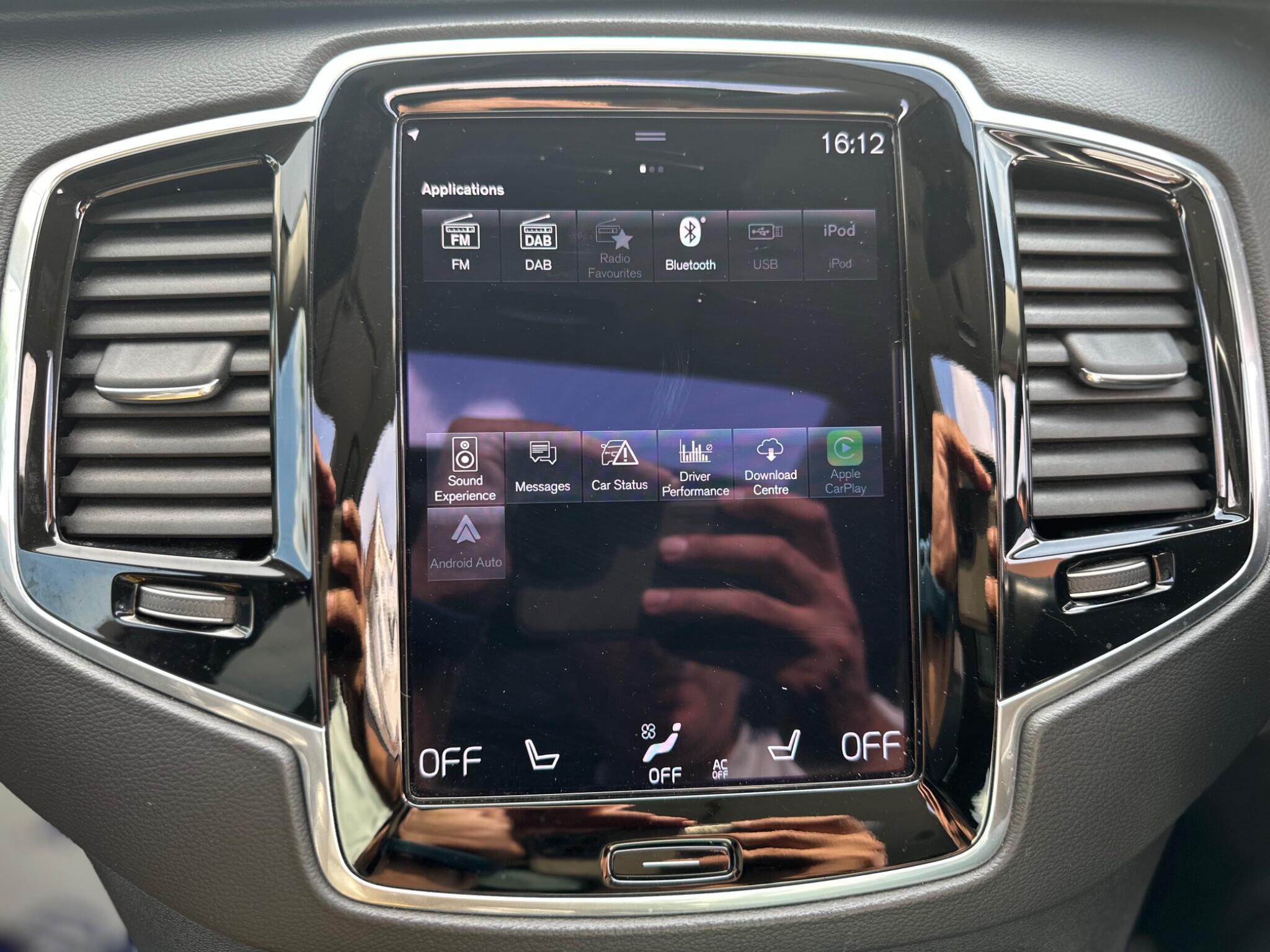 Volvo XC90 view 29