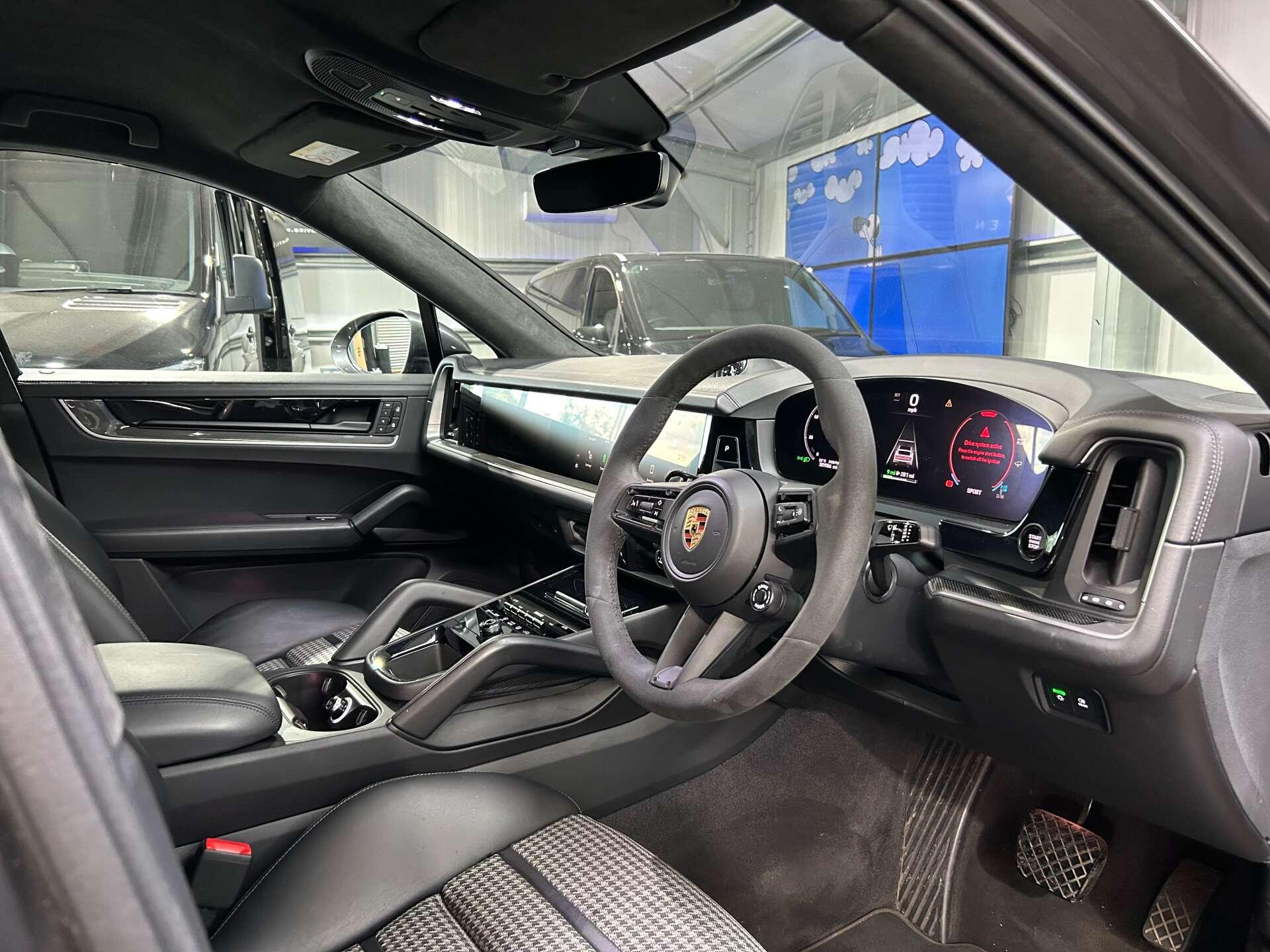 Porsche Cayenne view 23