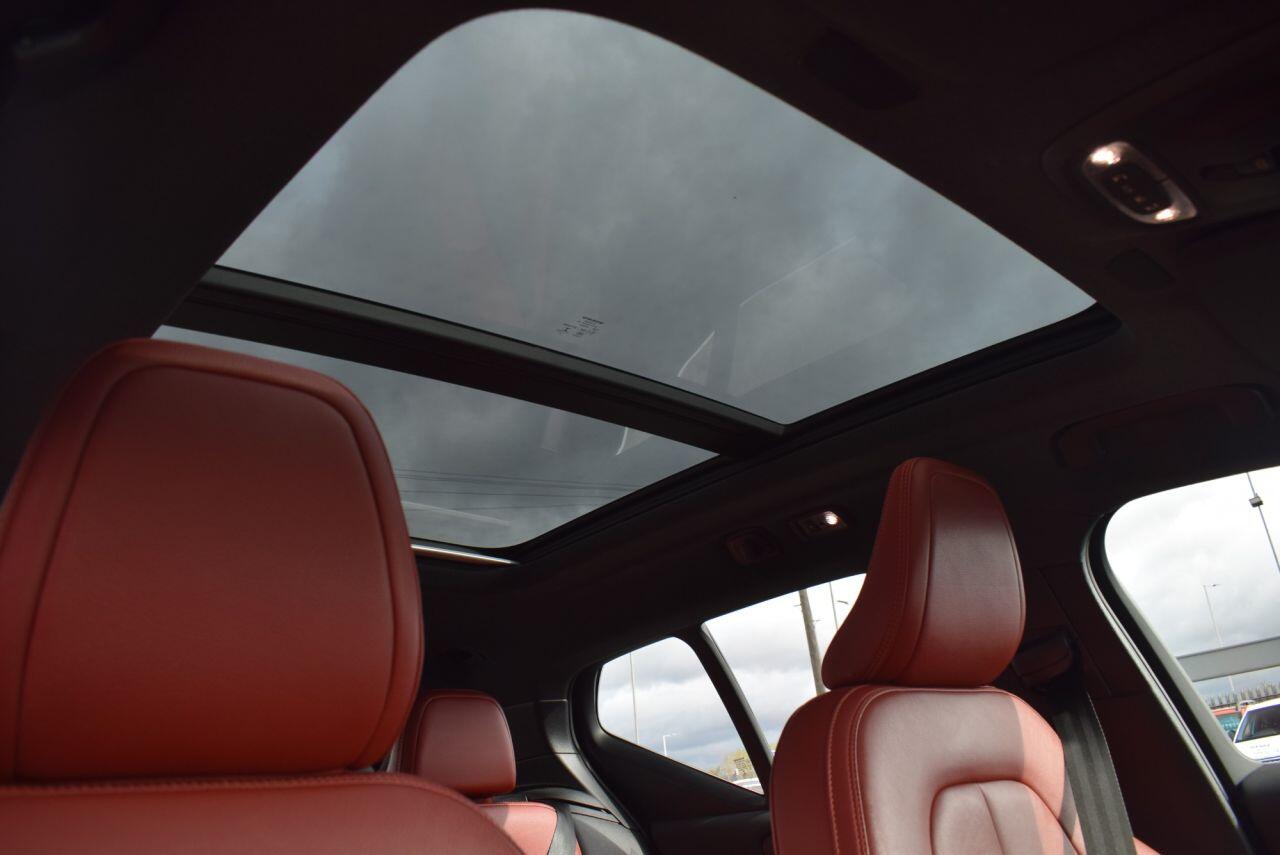 Volvo XC40 view 3