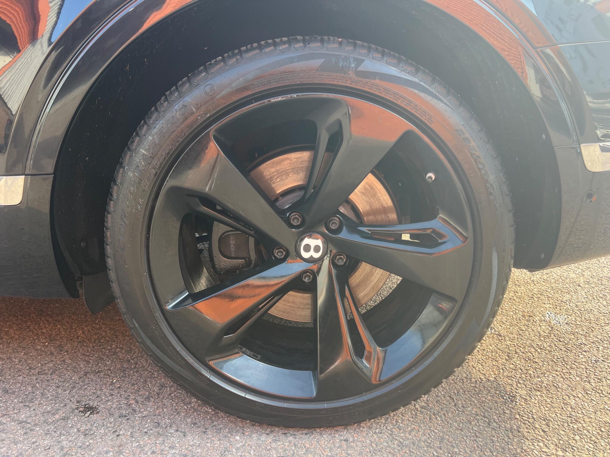Bentley Bentayga view 12