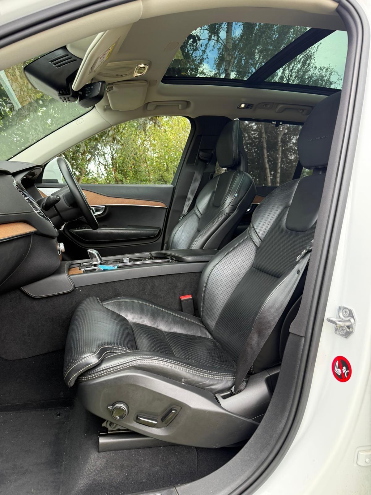 Volvo XC90 view 3