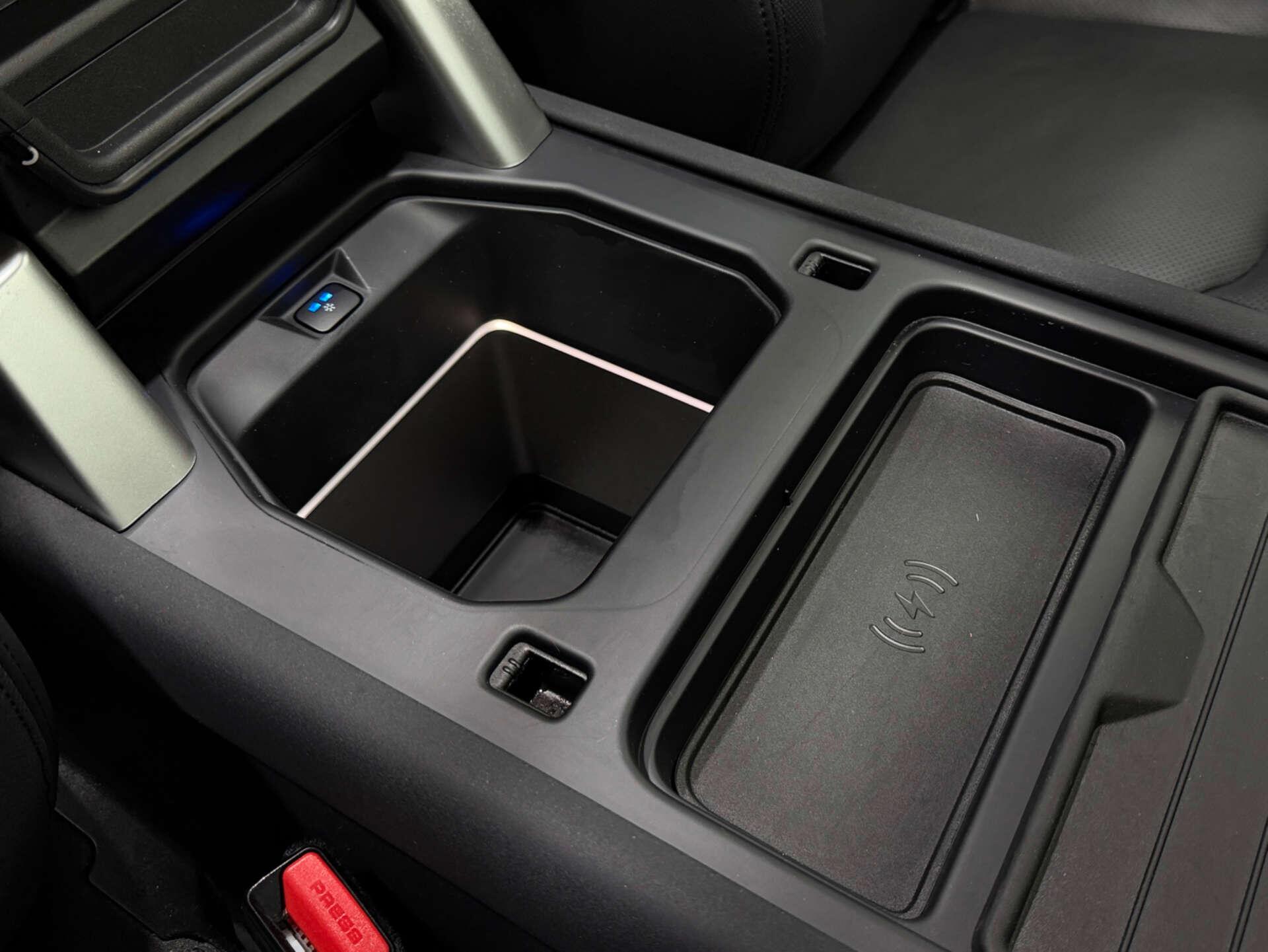 Land Rover Defender view 40