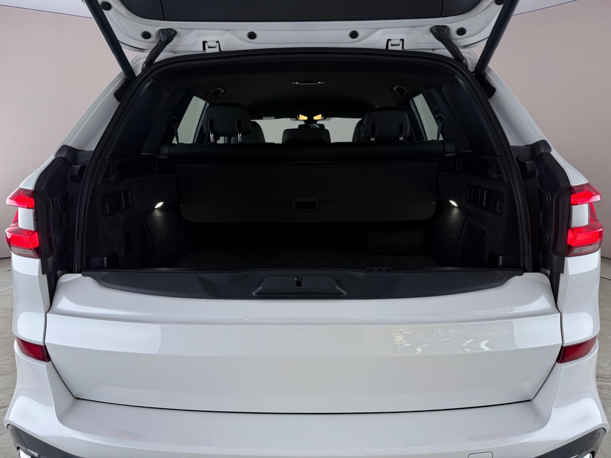 BMW X5 view 11