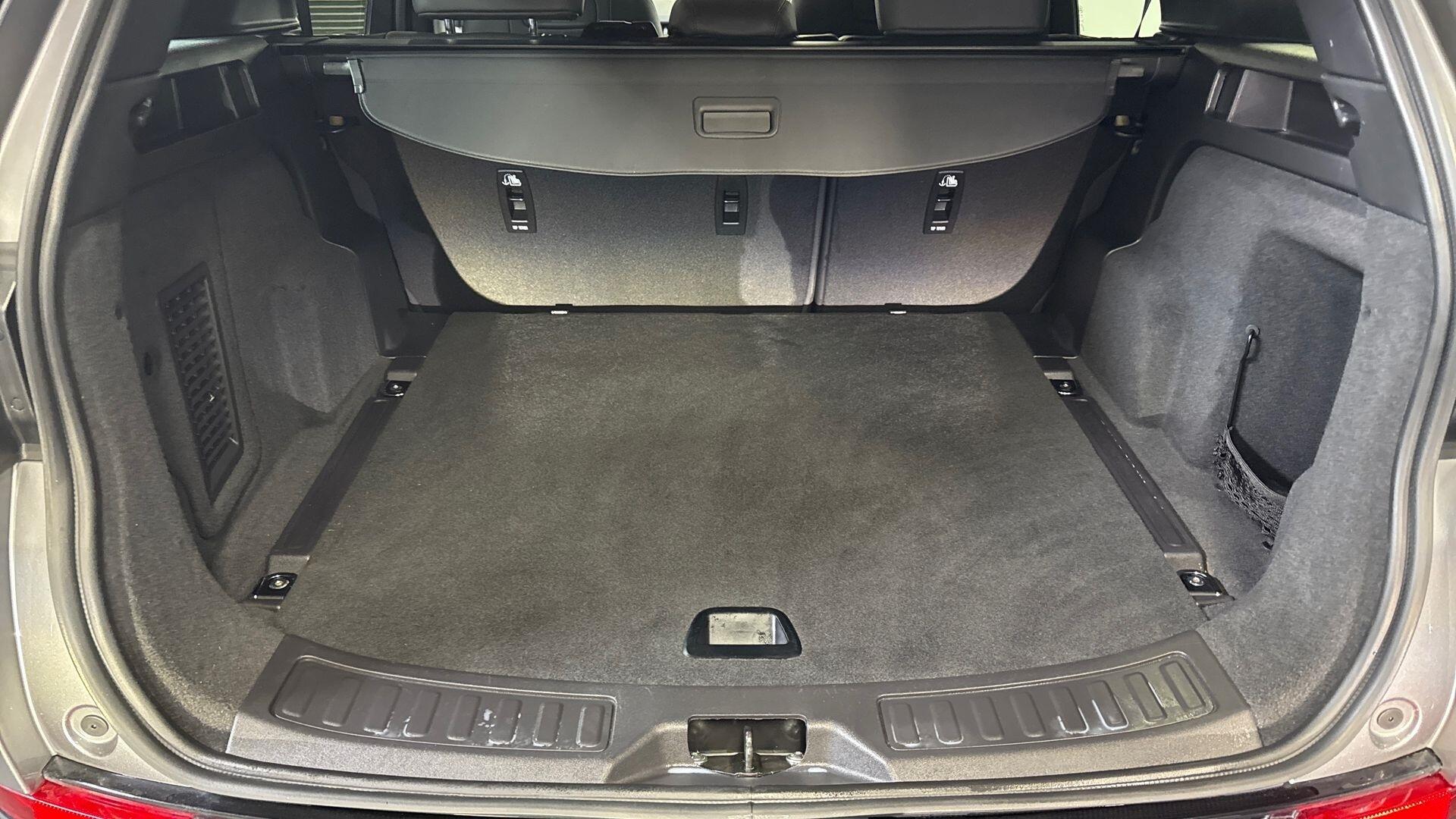 Land Rover Discovery Sport view 10