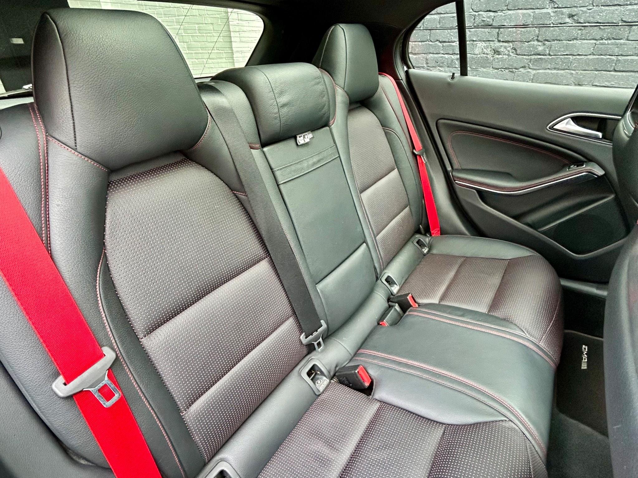 Mercedes-Benz Gla view 25