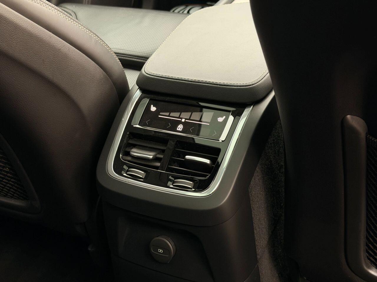 Volvo XC90 view 32