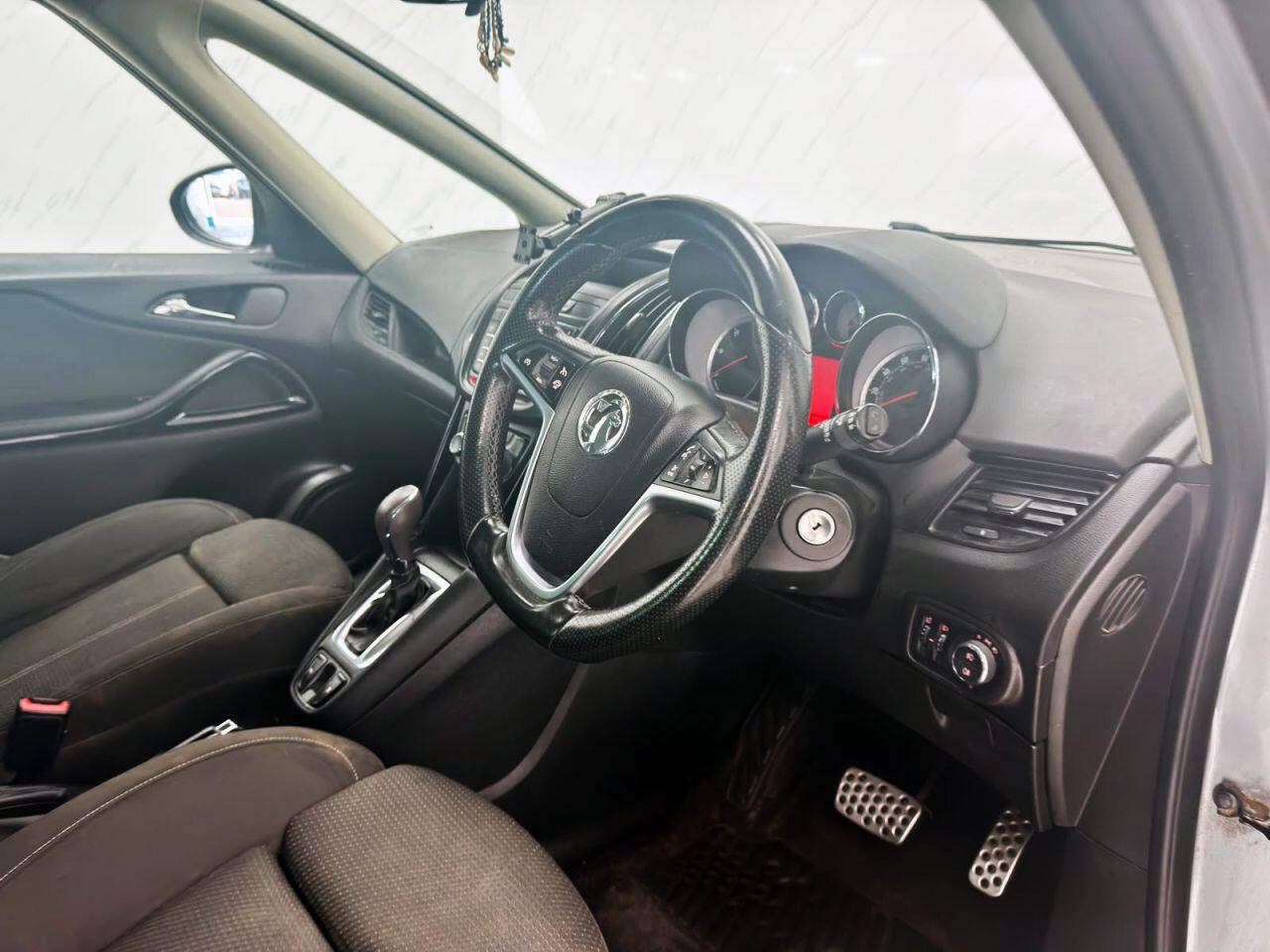 Vauxhall Zafira Tourer view 19