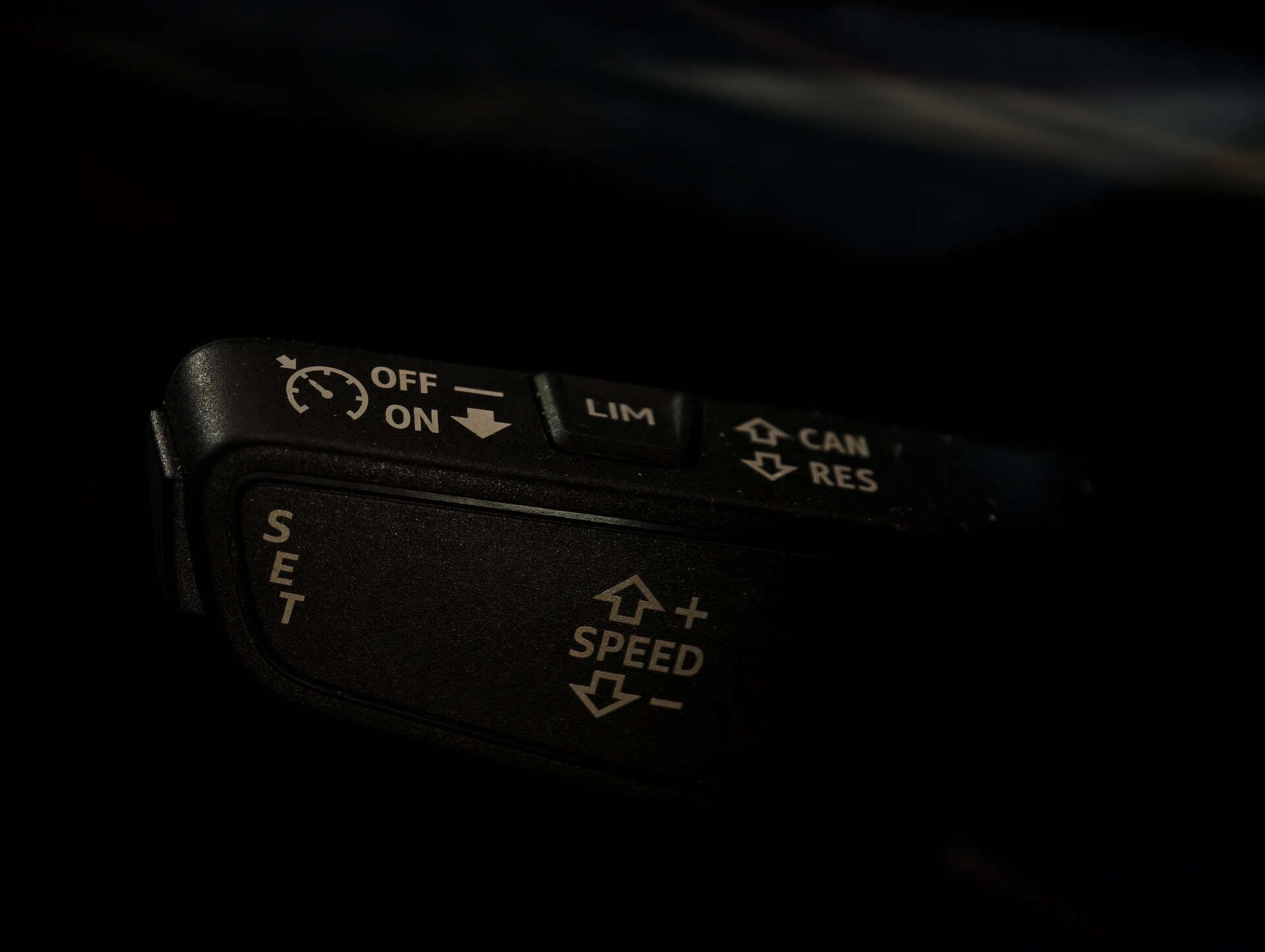 Audi SQ8 view 30