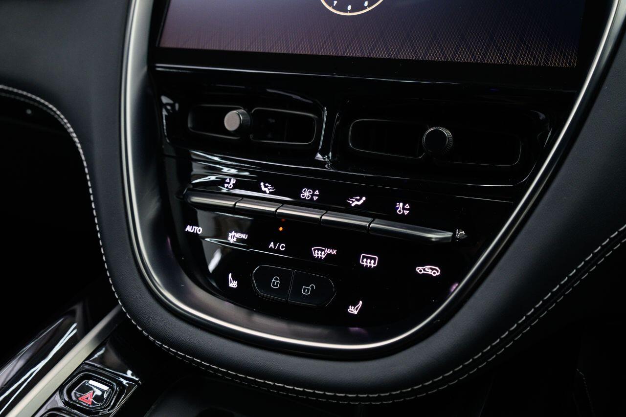 Aston Martin DBX view 50