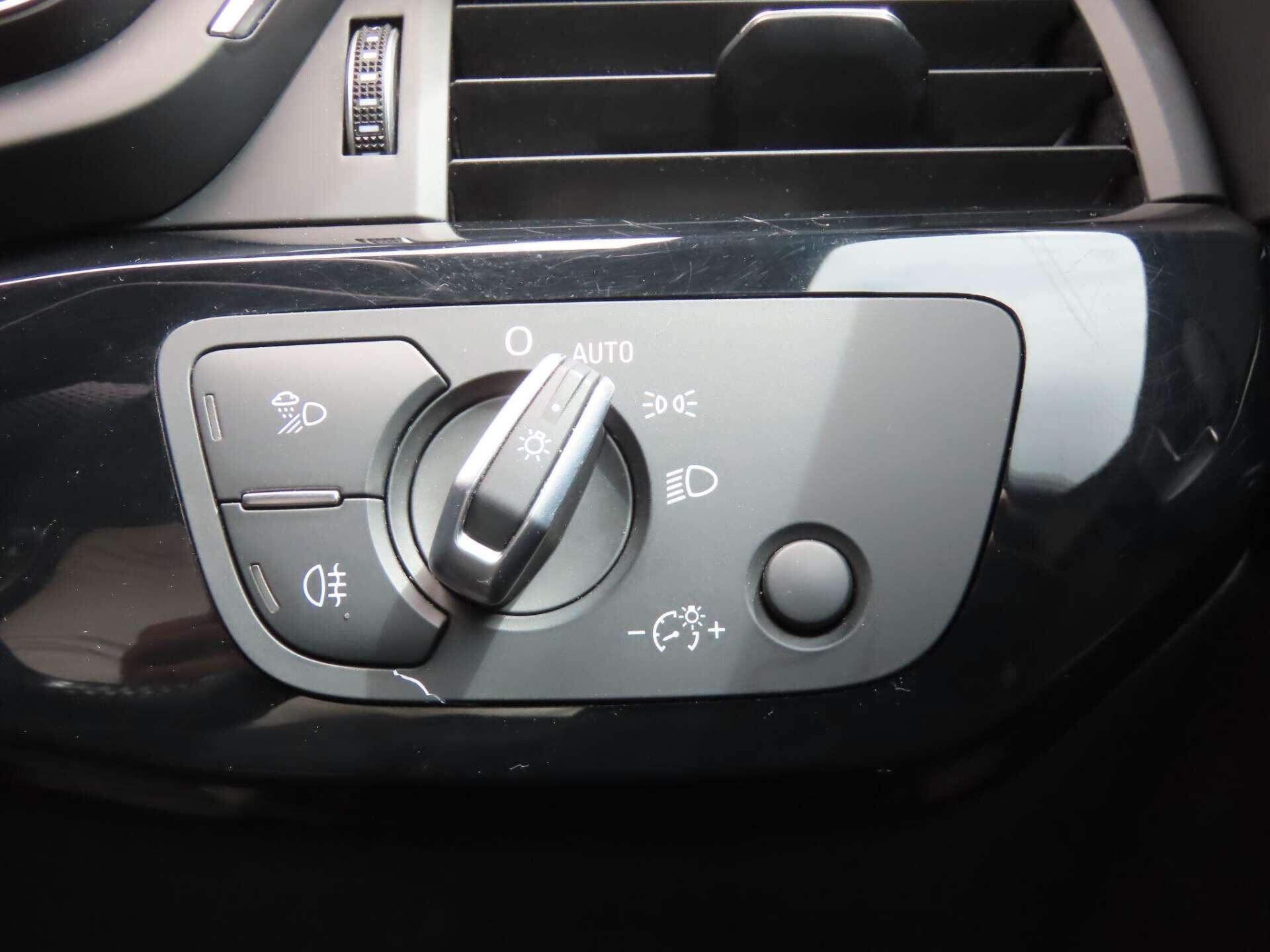 Audi A4 view 14