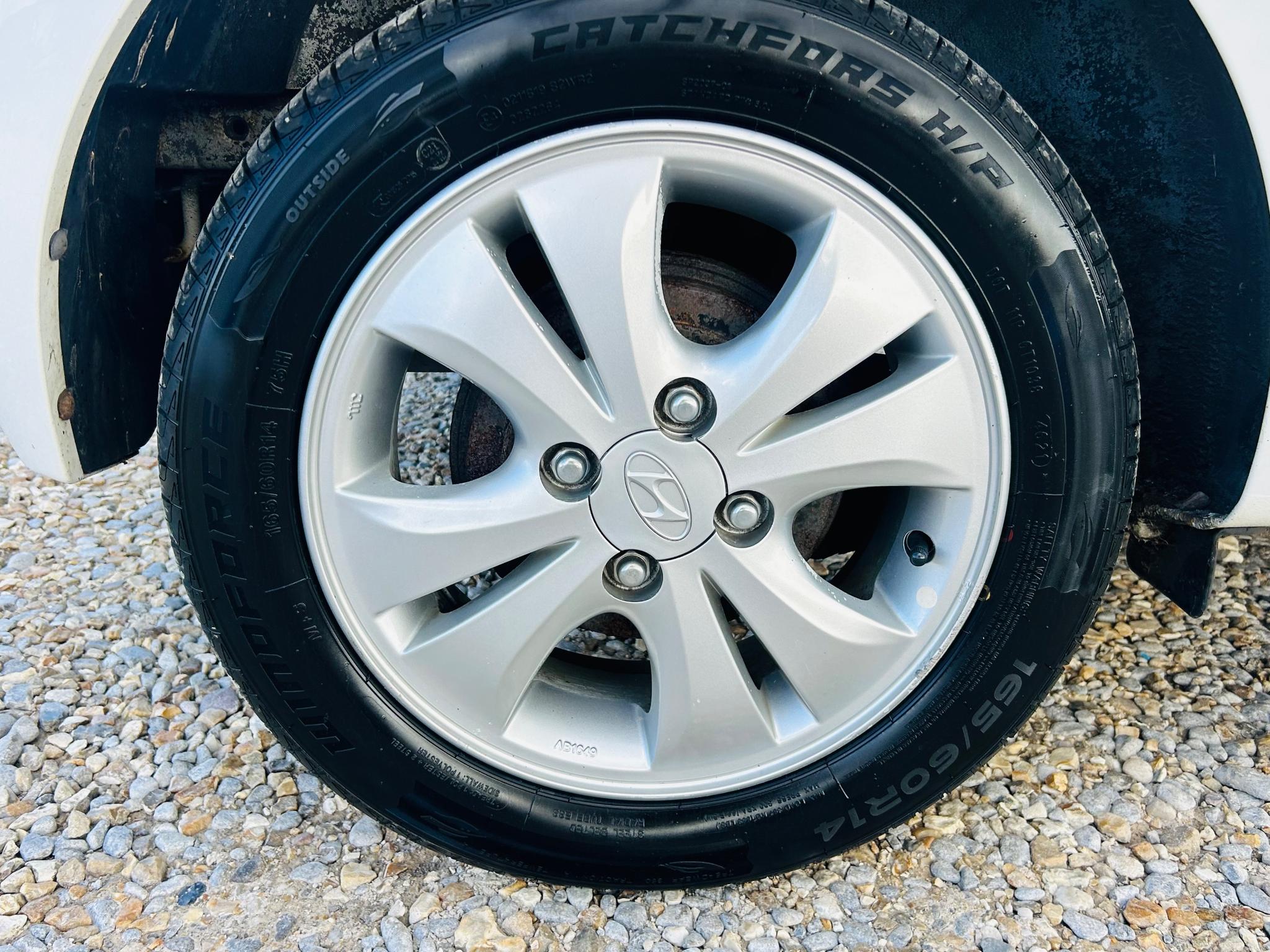 Hyundai i10 view 4