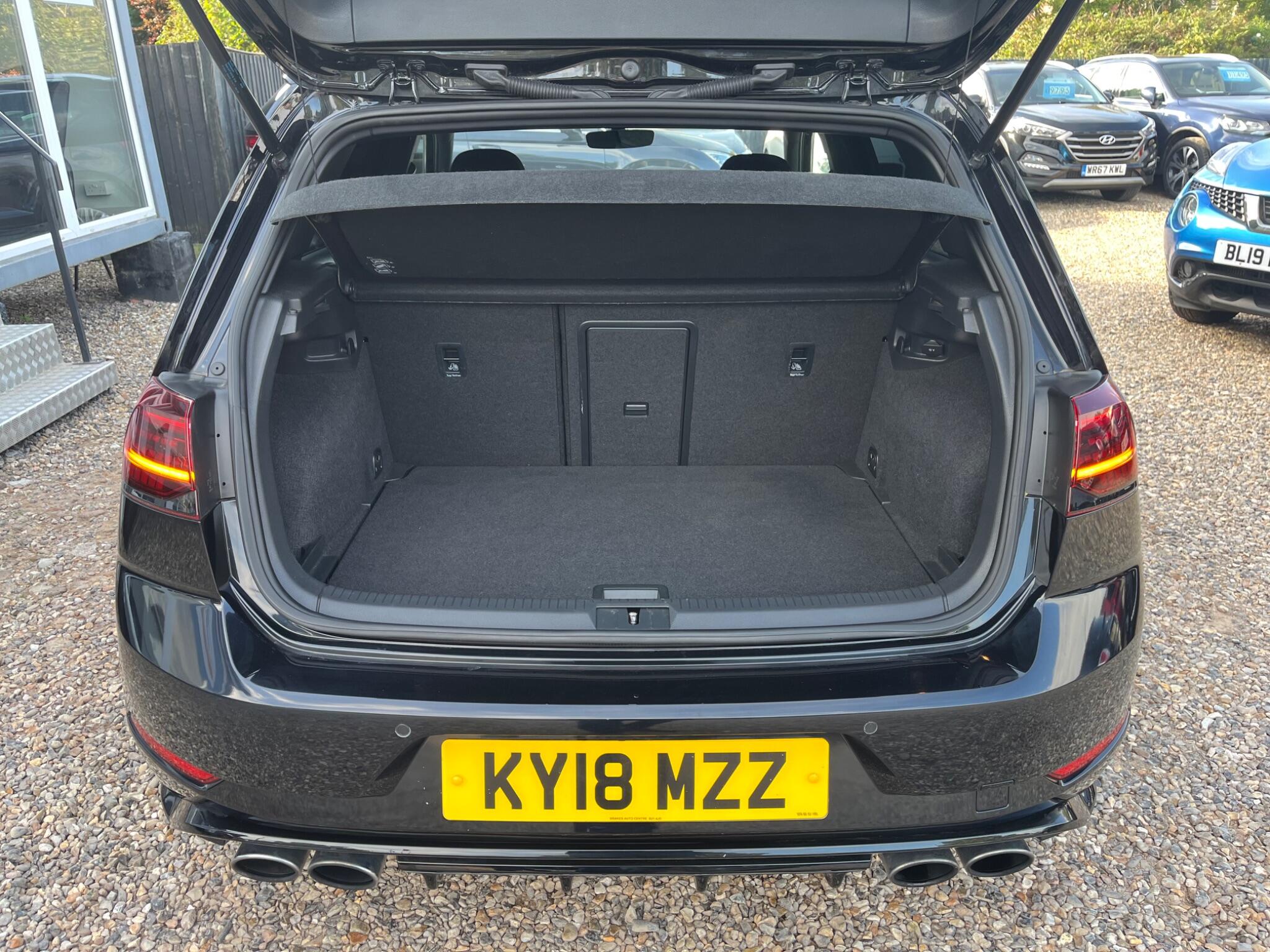 Volkswagen Golf view 6