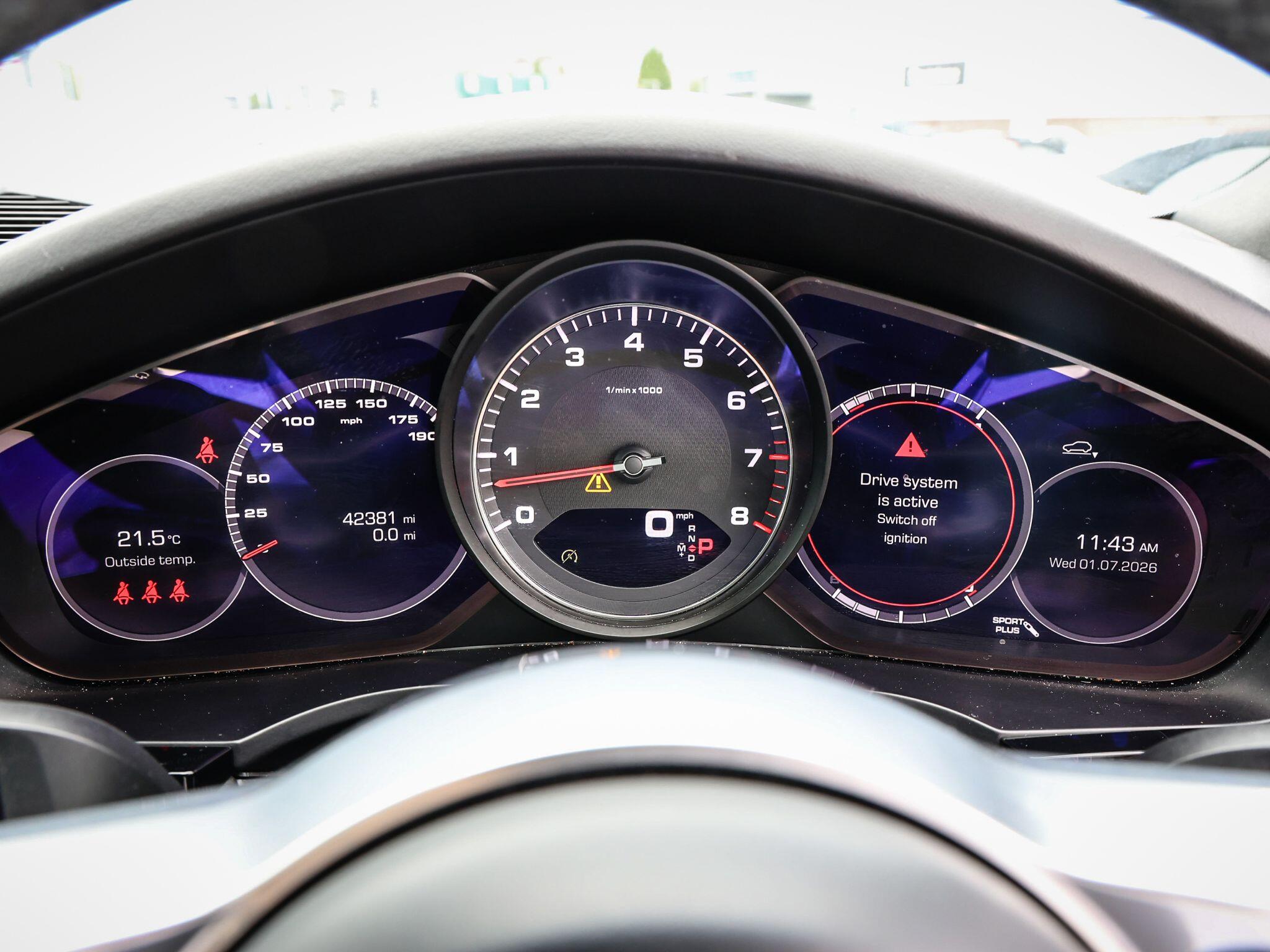 Porsche Cayenne view 52
