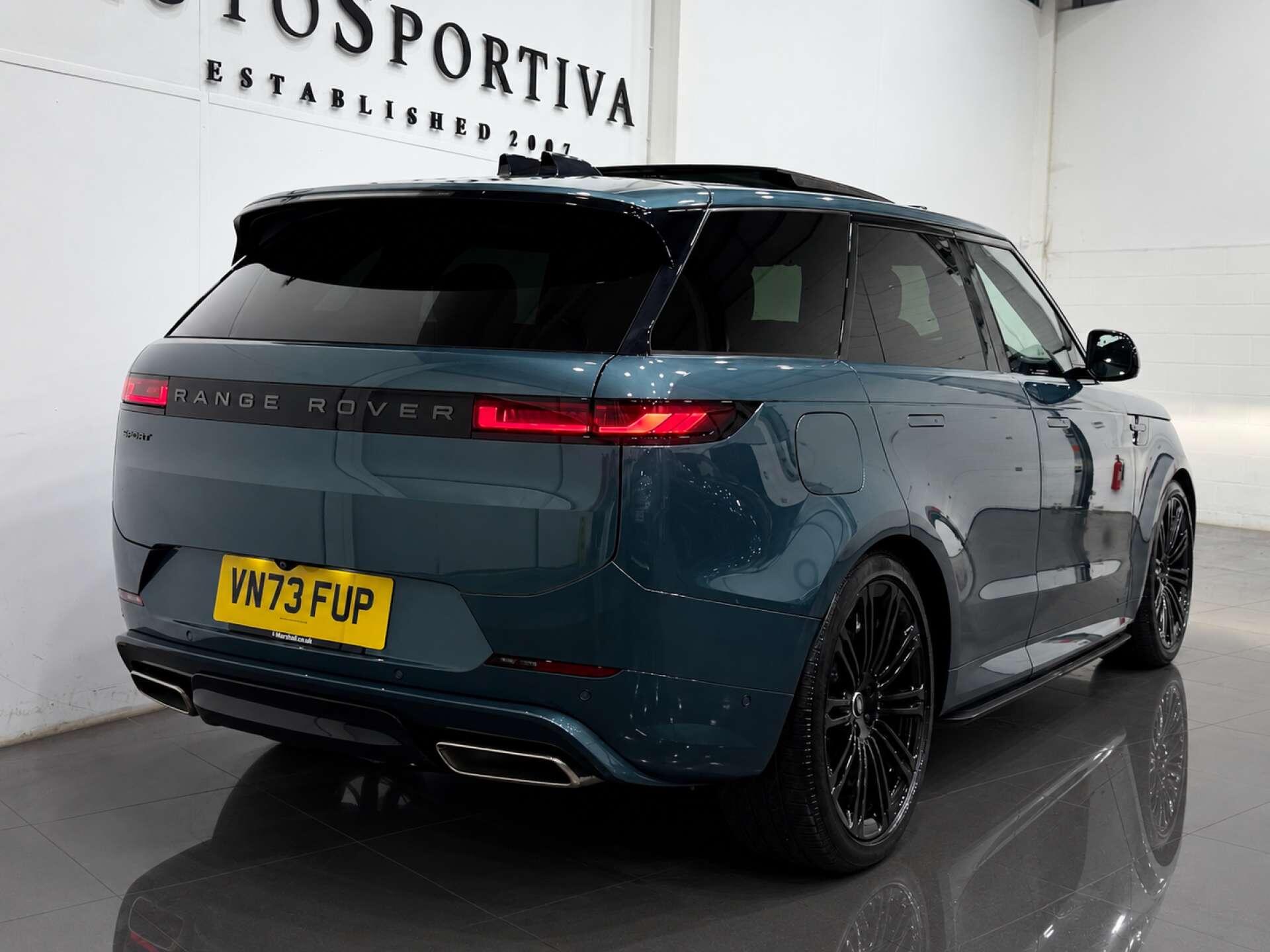 Land Rover Range Rover Sport view 4