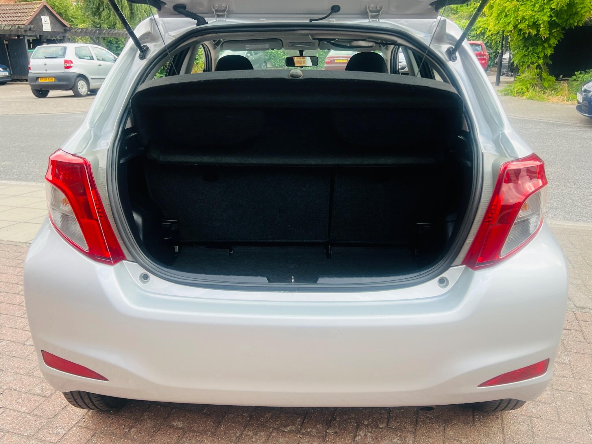 Toyota Yaris view 38