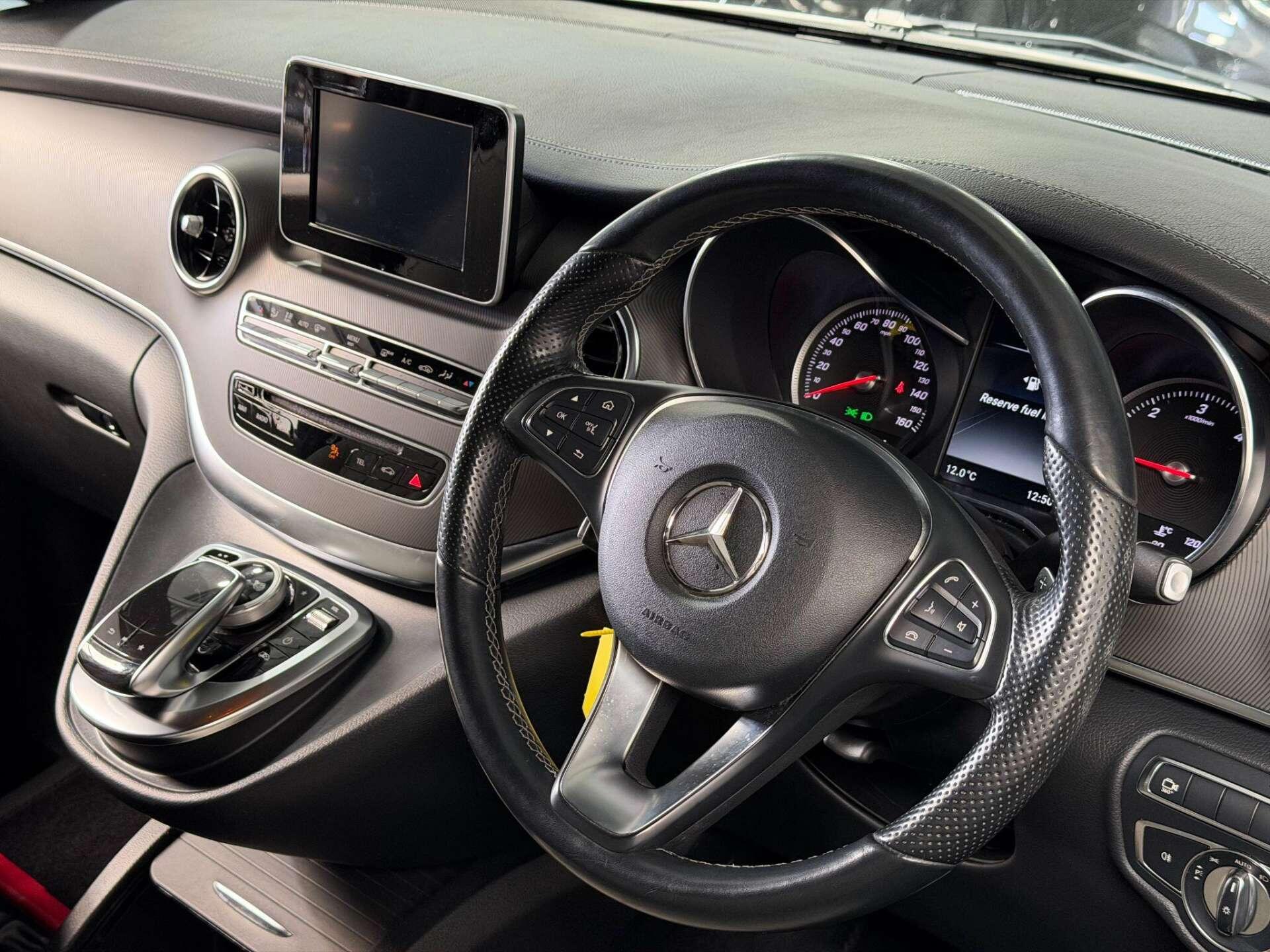 Mercedes-Benz V Class view 29