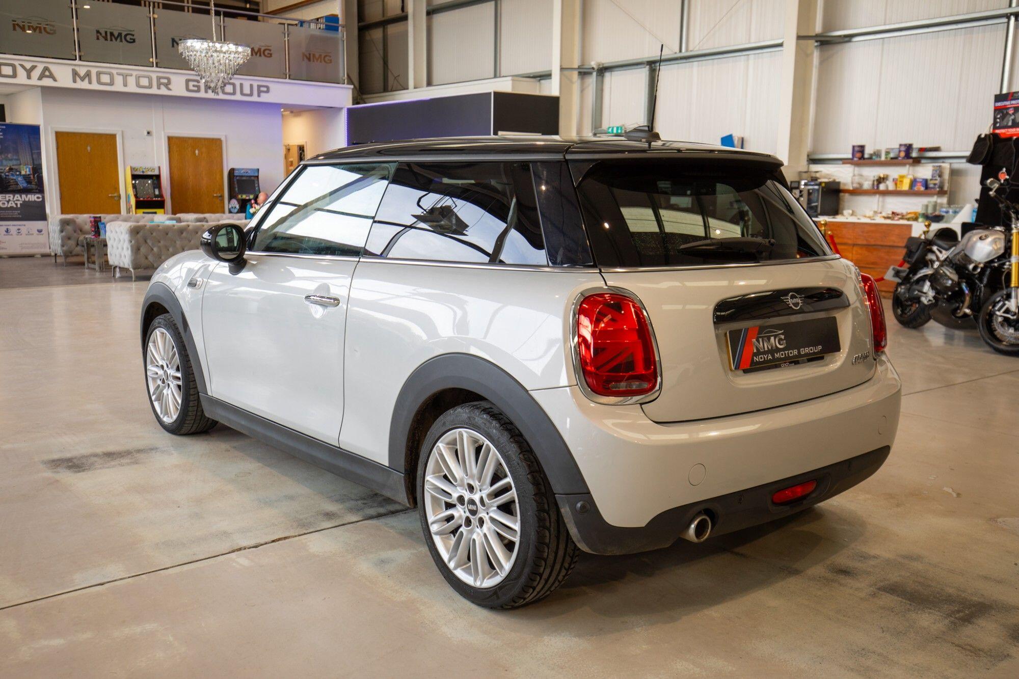 Mini Hatch view 26
