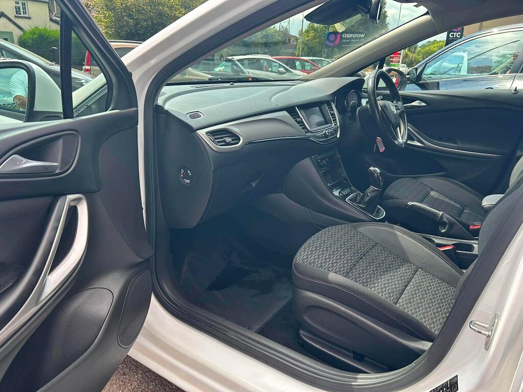Vauxhall Astra view 17