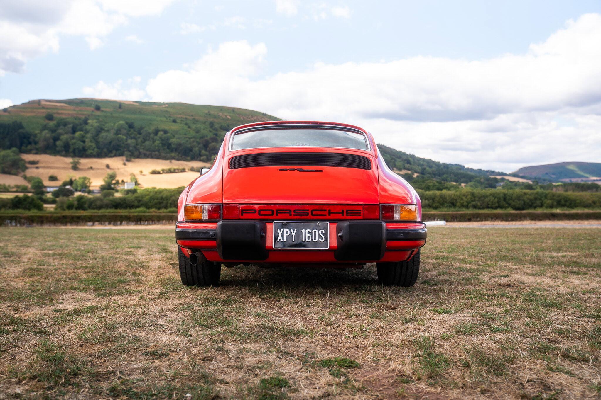Porsche 911 view 13