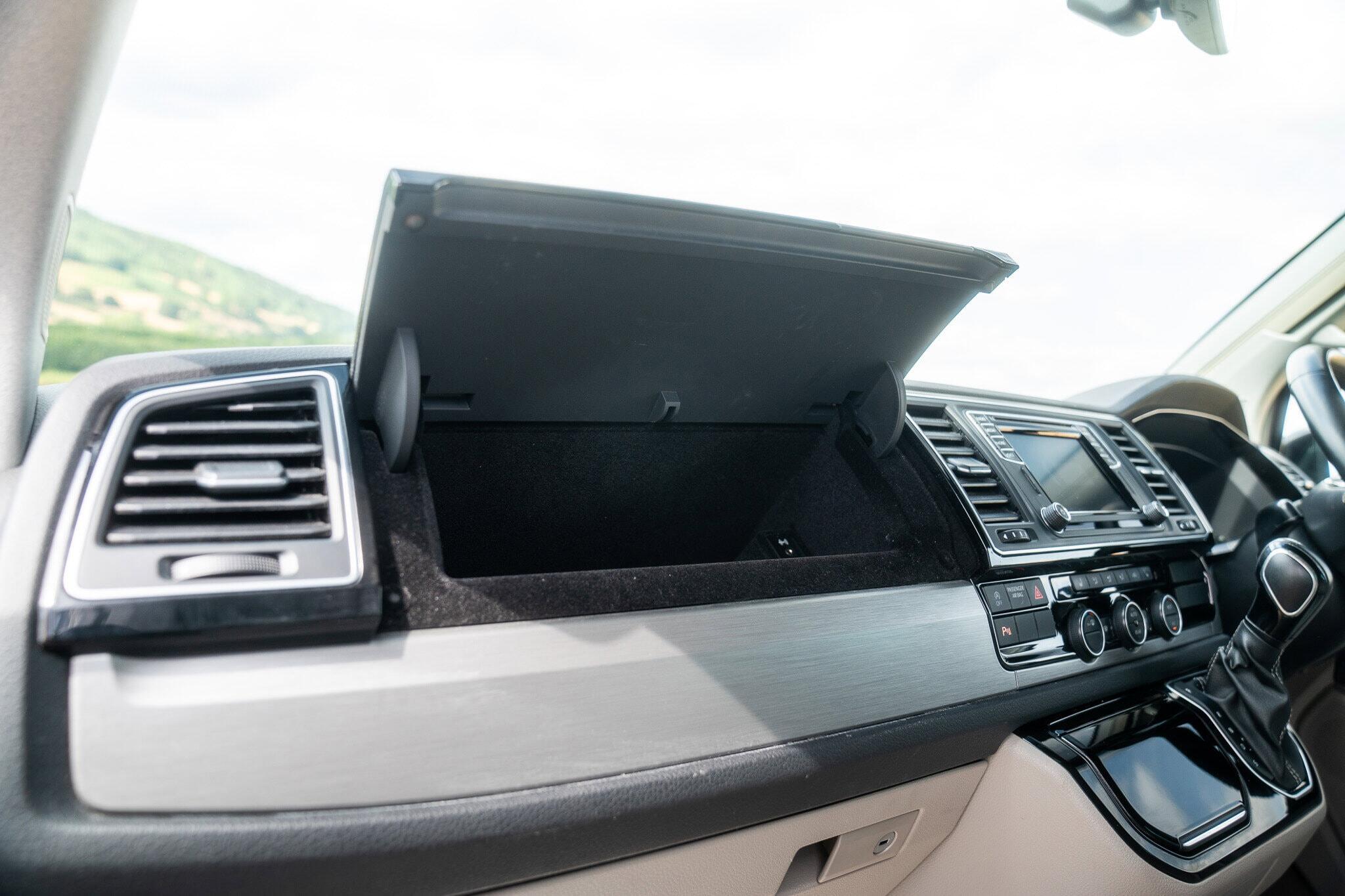 Volkswagen California view 29