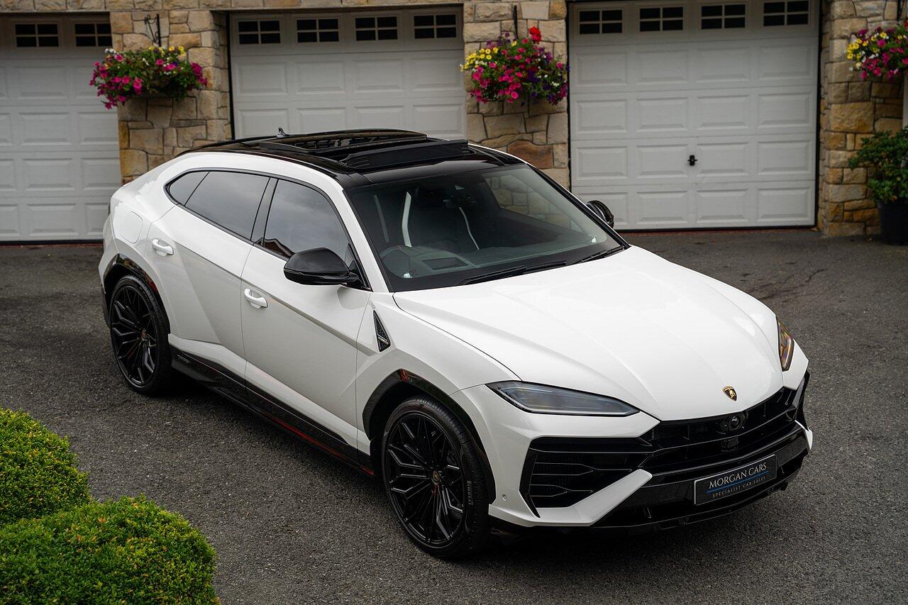 Lamborghini Urus view 99