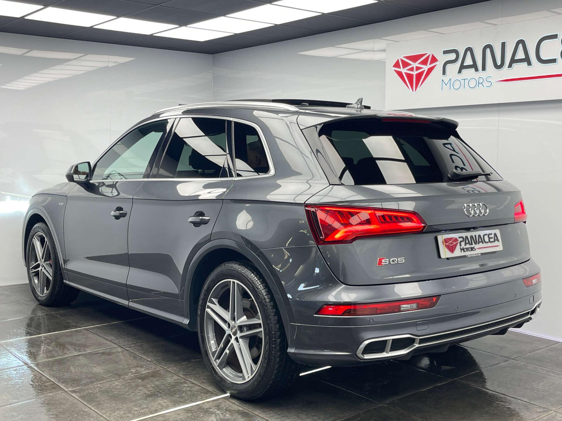 Audi SQ5 view 32