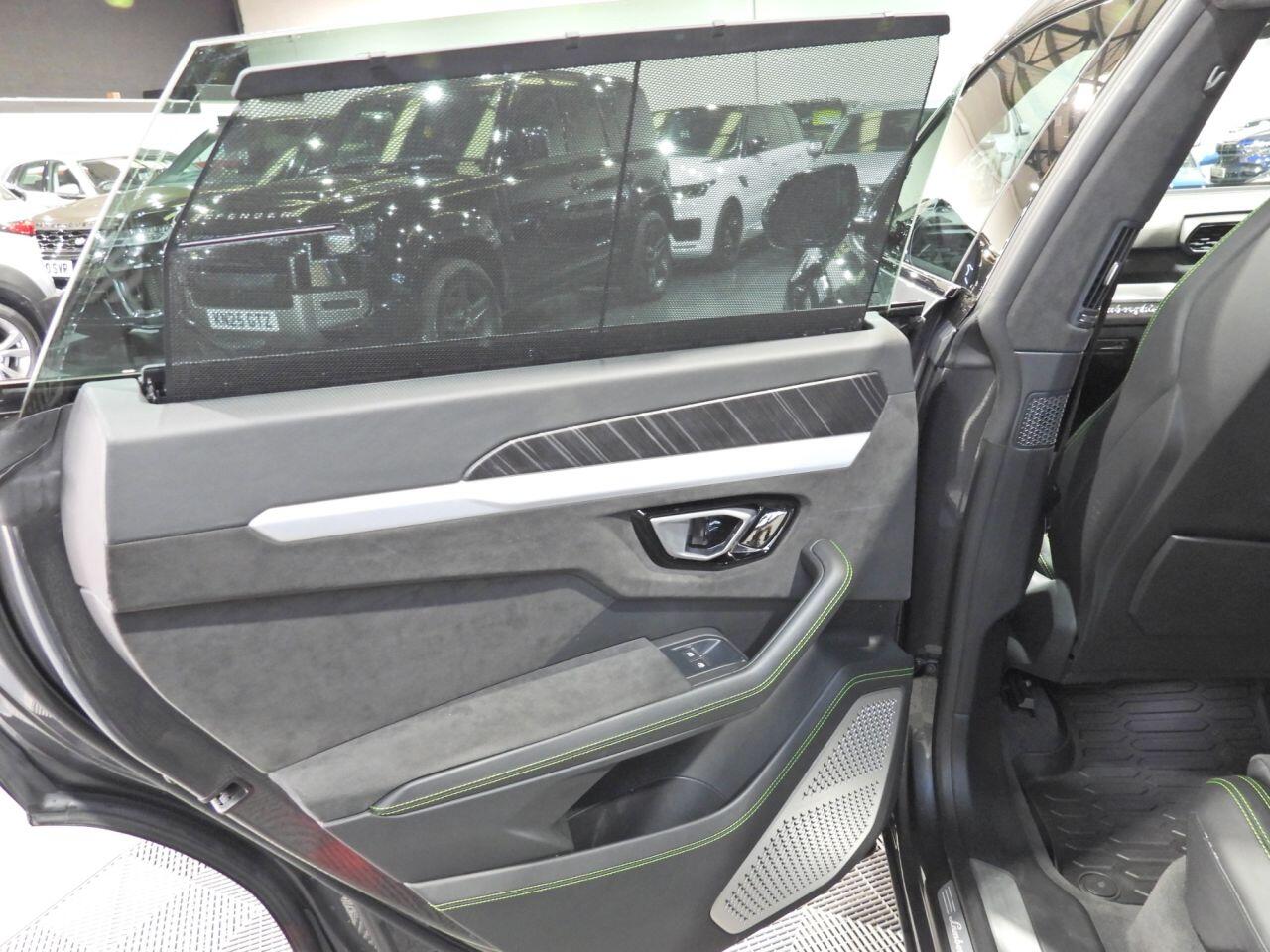 Lamborghini Urus view 29