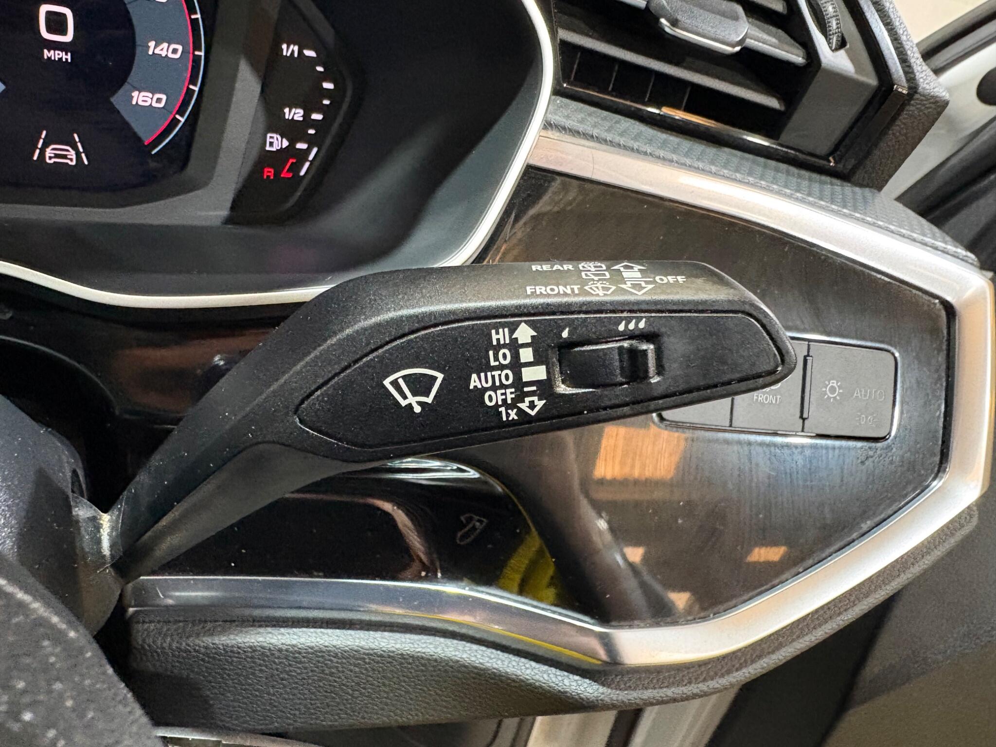 Audi Q3 view 33